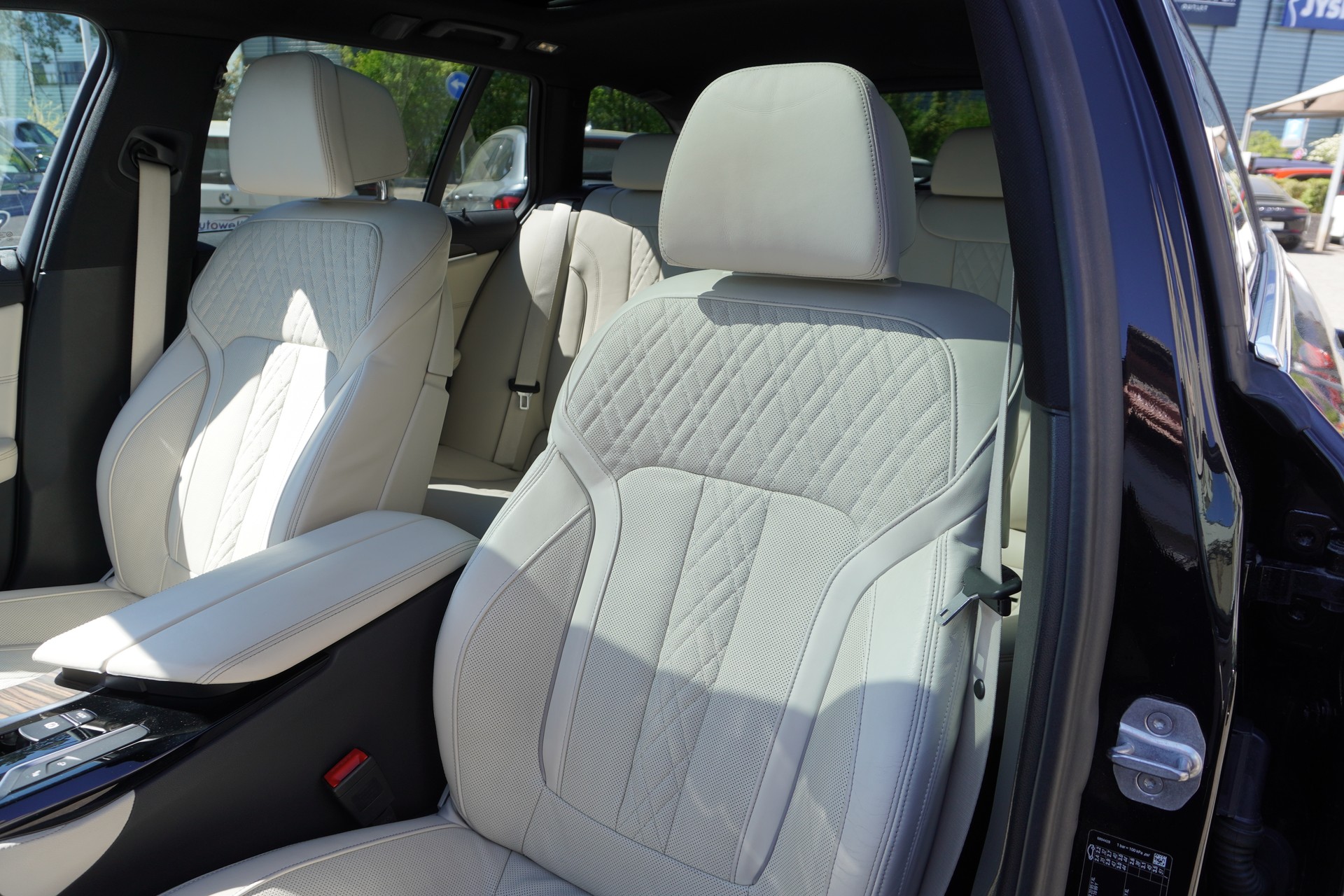 BMW 540i xDrive Touring Luxury Line Steptronic-image-20