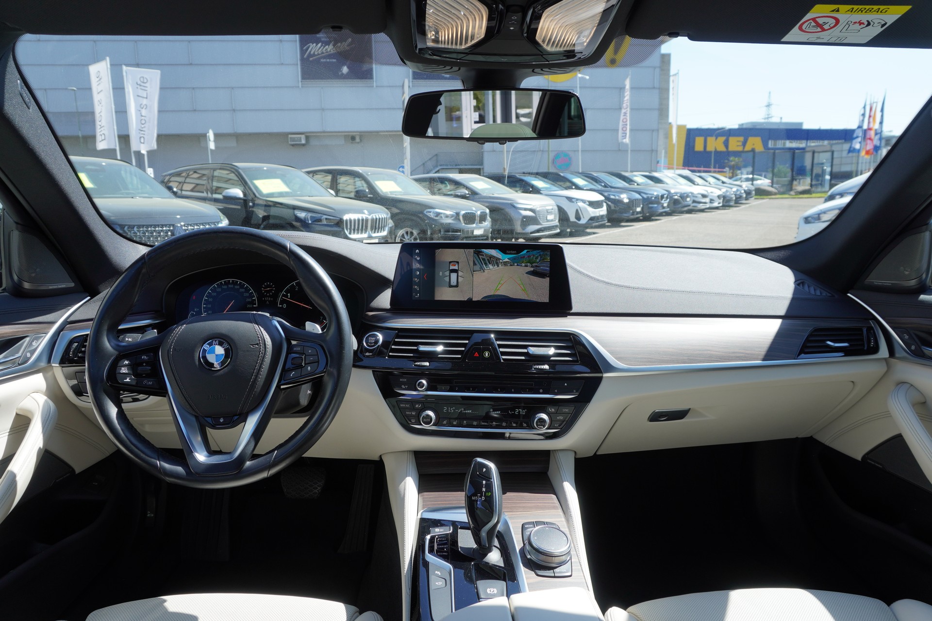 BMW 540i xDrive Touring Luxury Line Steptronic-image-23