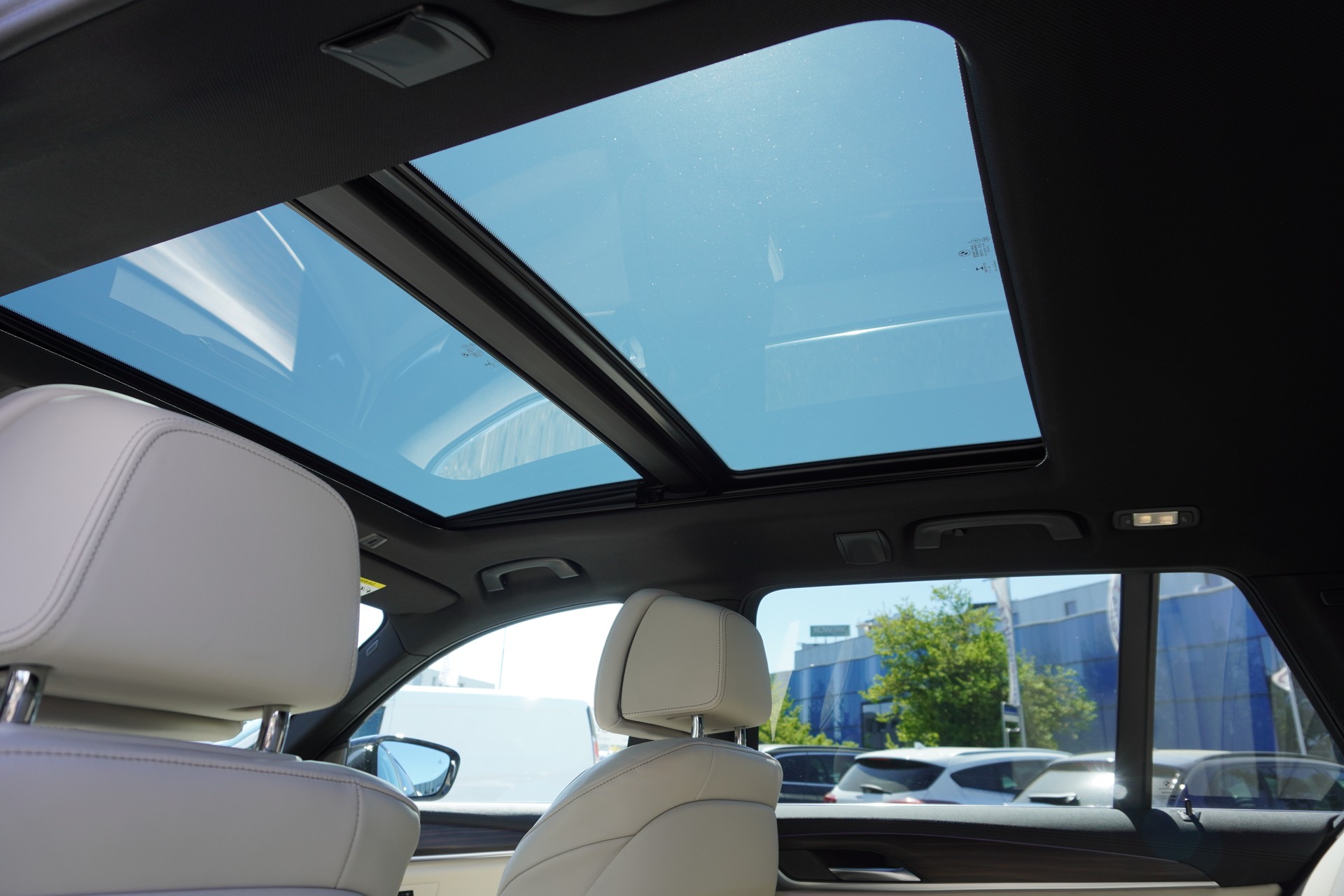 BMW 540i xDrive Touring Luxury Line Steptronic-image-22
