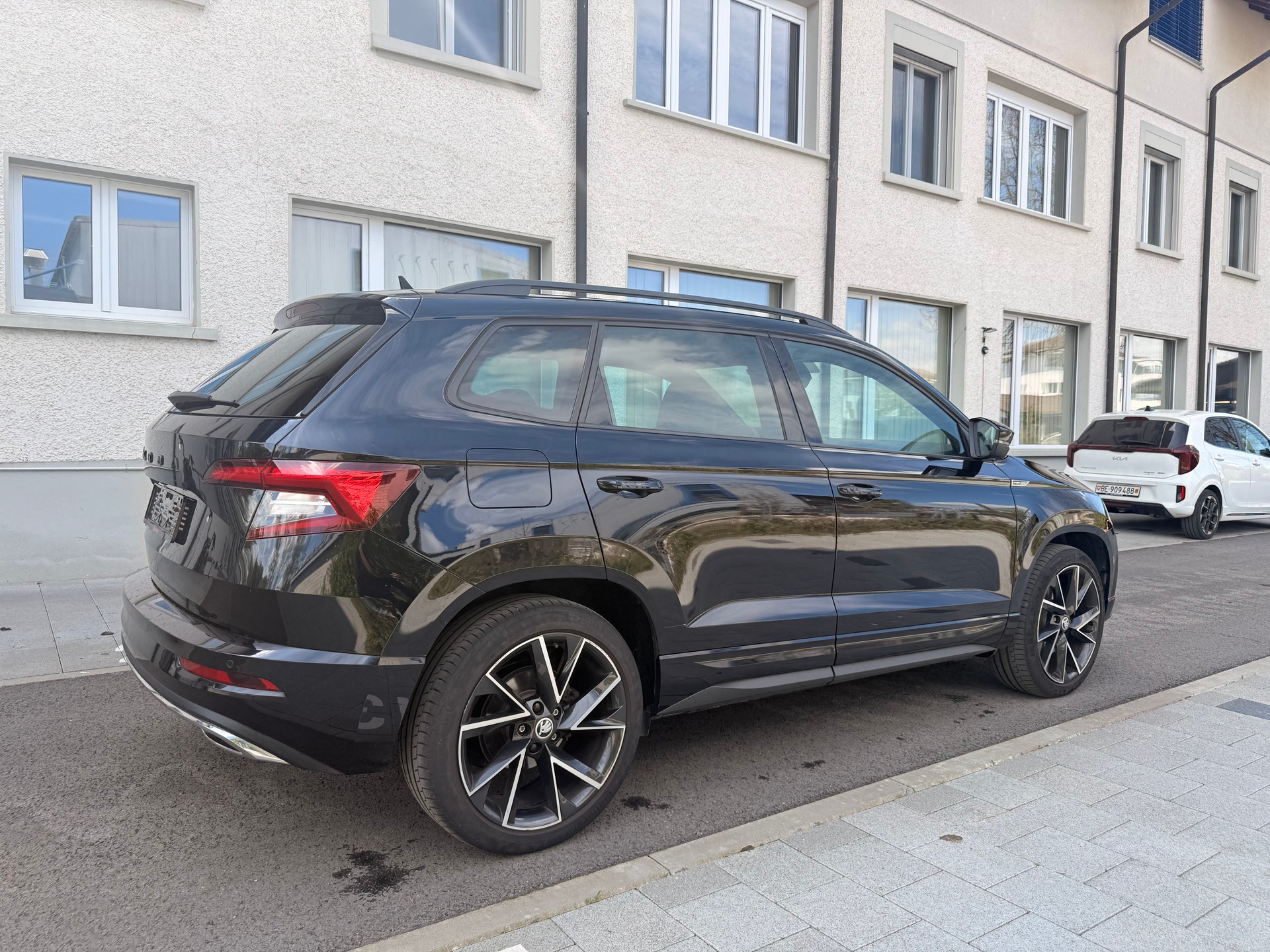 SKODA Karoq 2.0 TDI SCR SportLine 4x4 DSG-image-4