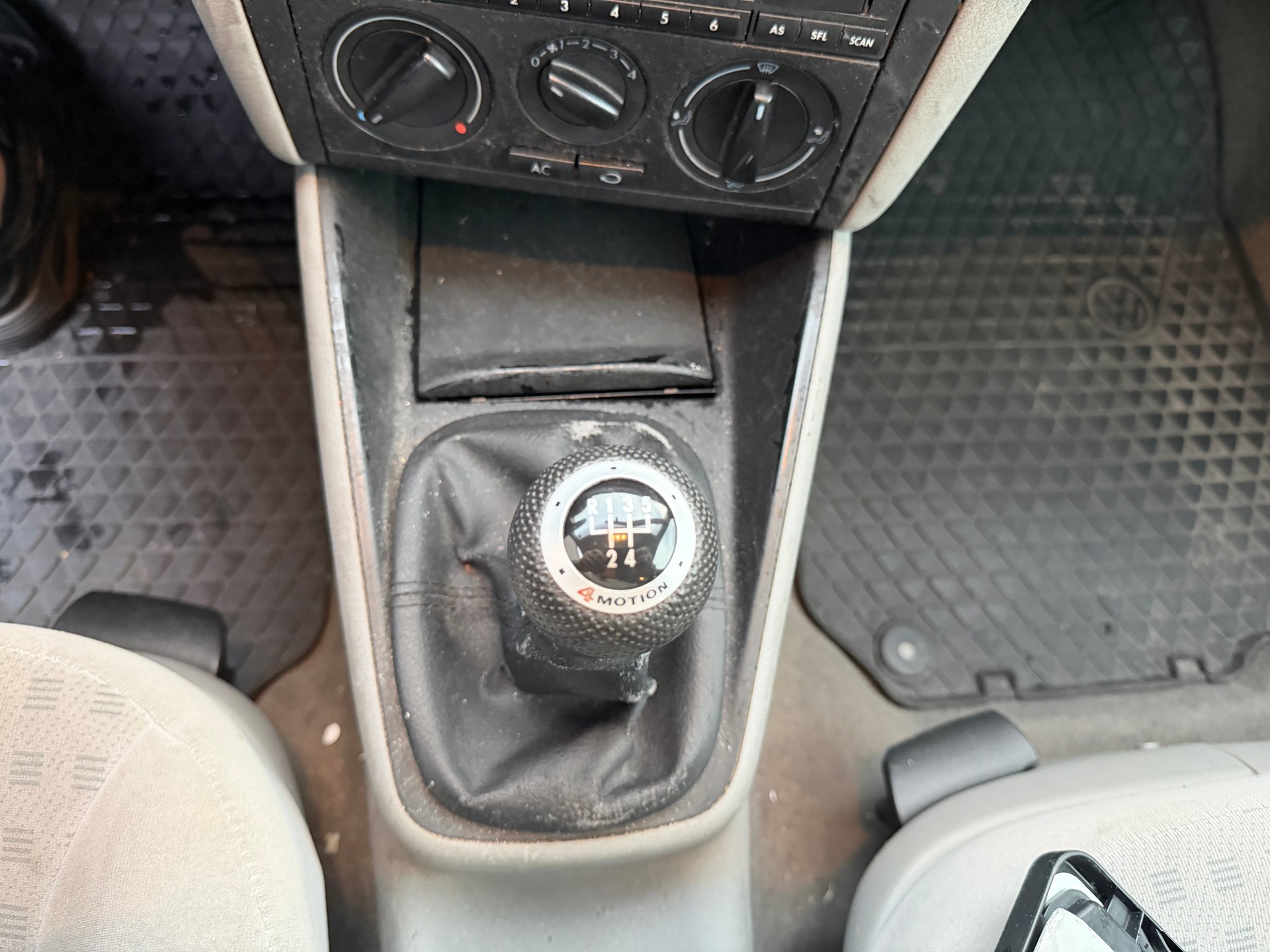 VW Golf 2.0 Comfortline 4Motion-image-26