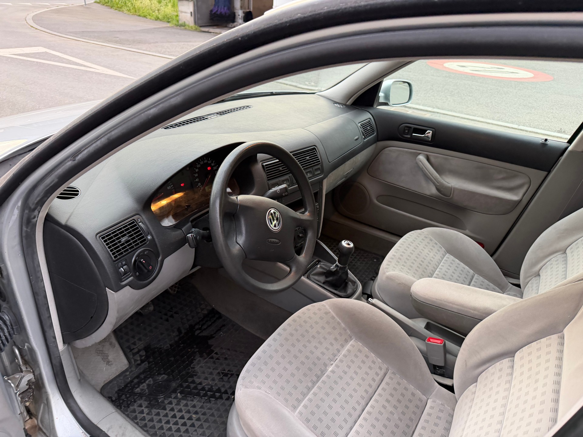 VW Golf 2.0 Comfortline 4Motion-image-15