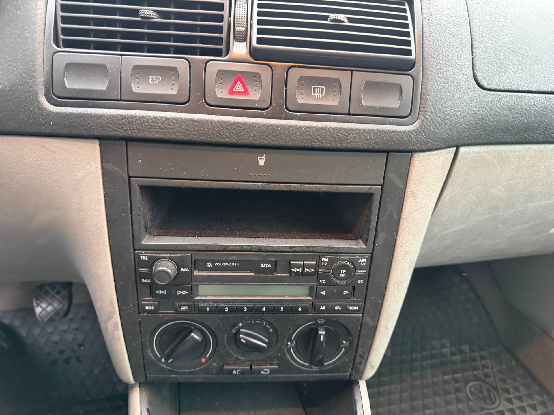 VW Golf 2.0 Comfortline 4Motion-image-25