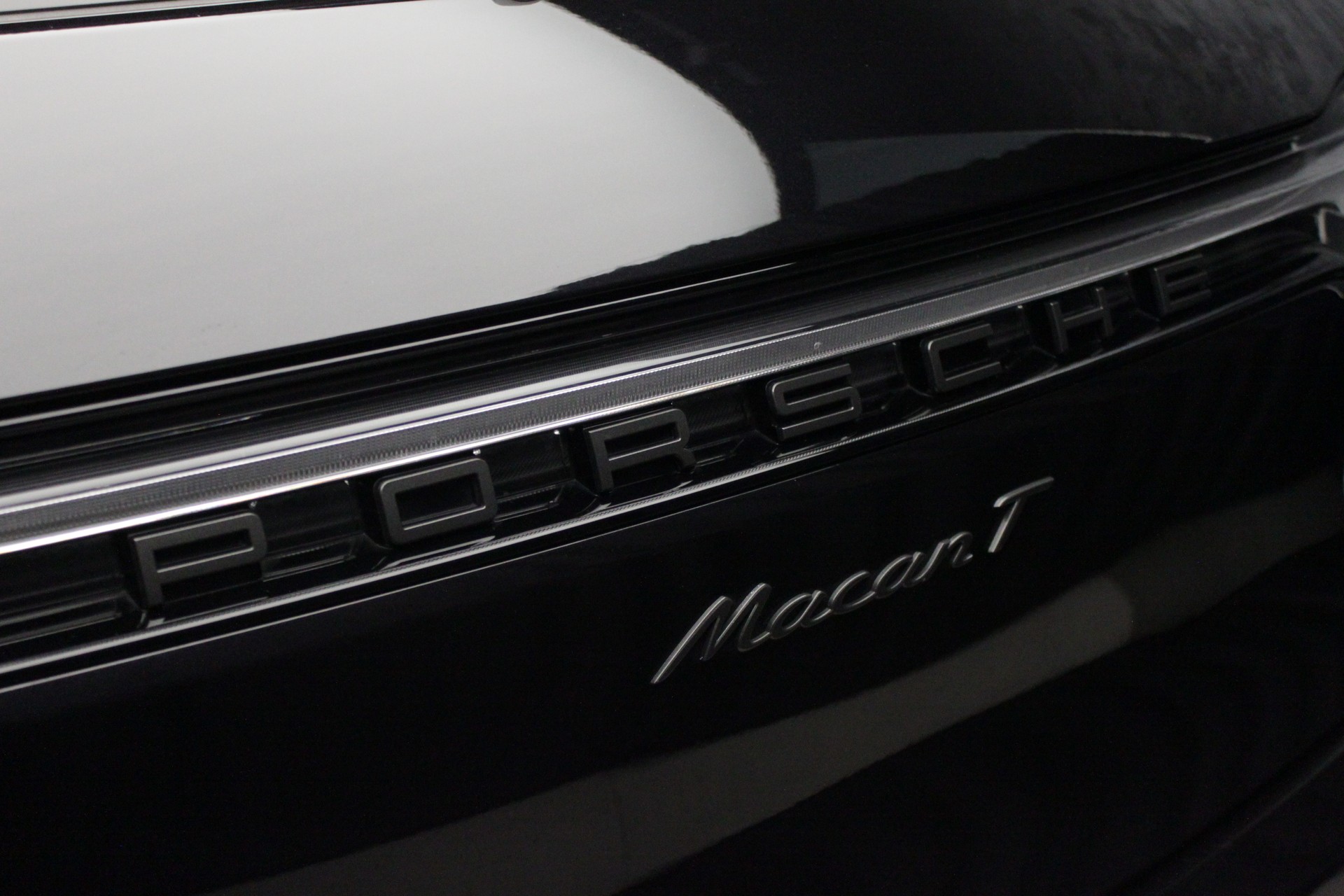 PORSCHE Macan T PDK-image-13