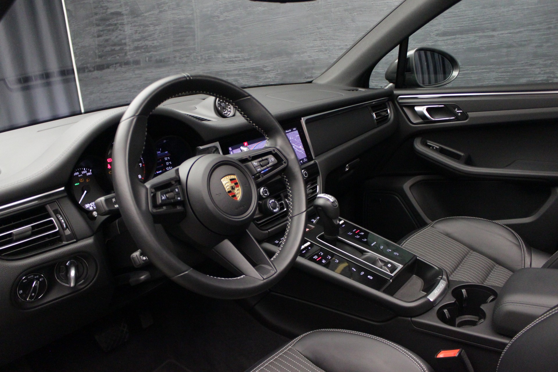 PORSCHE Macan T PDK-image-23