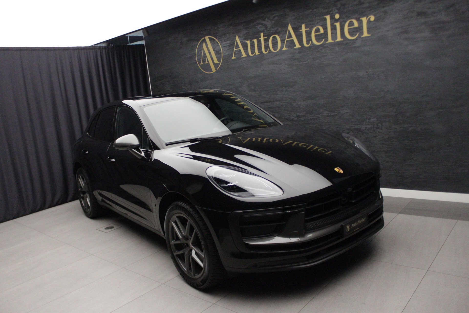 PORSCHE Macan T PDK-showroom-element-1