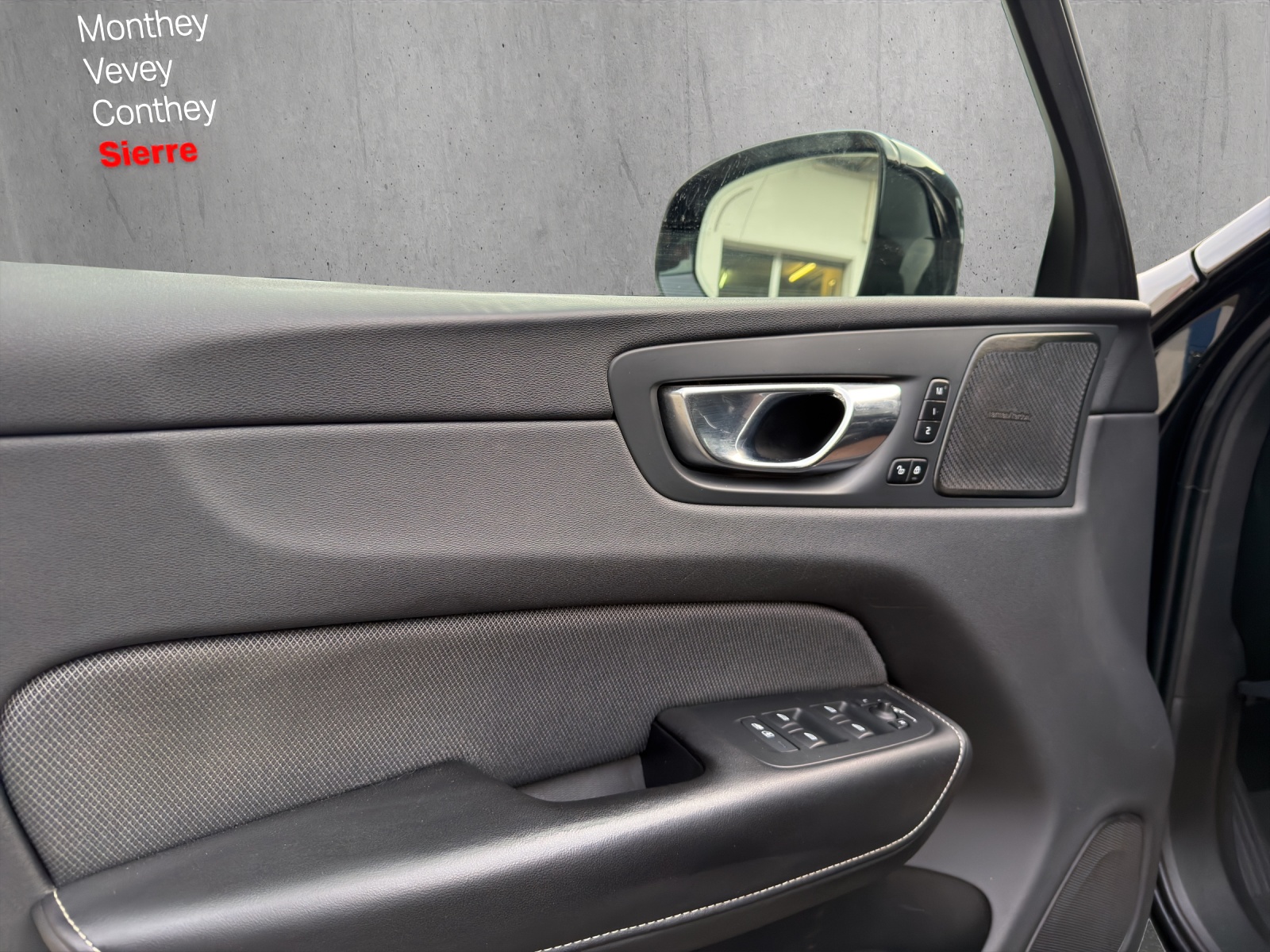 VOLVO XC60 B6 Benzin Mild Hybrid AWD R-Design Geartronic-image-8