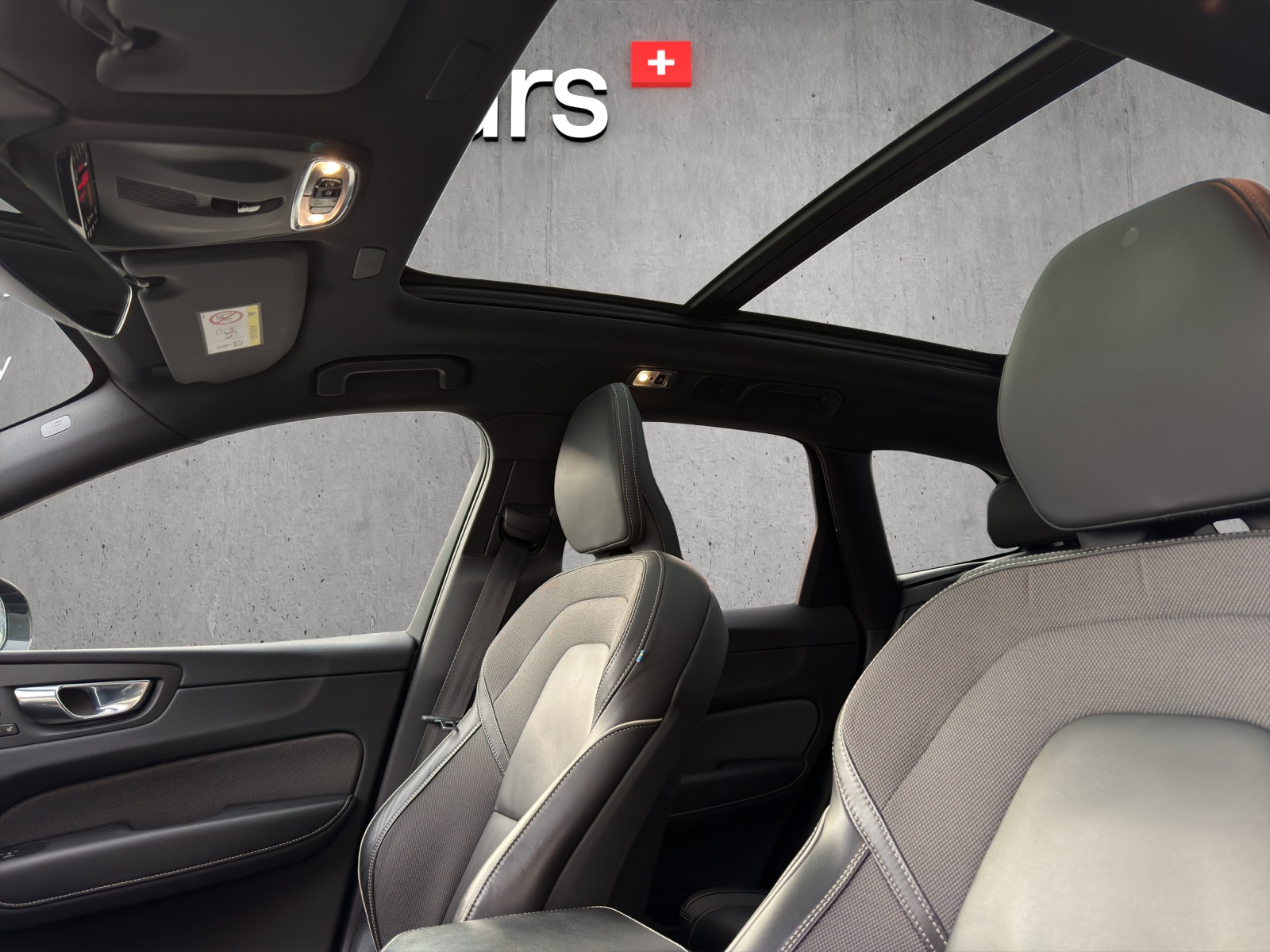 VOLVO XC60 B6 Benzin Mild Hybrid AWD R-Design Geartronic-image-14