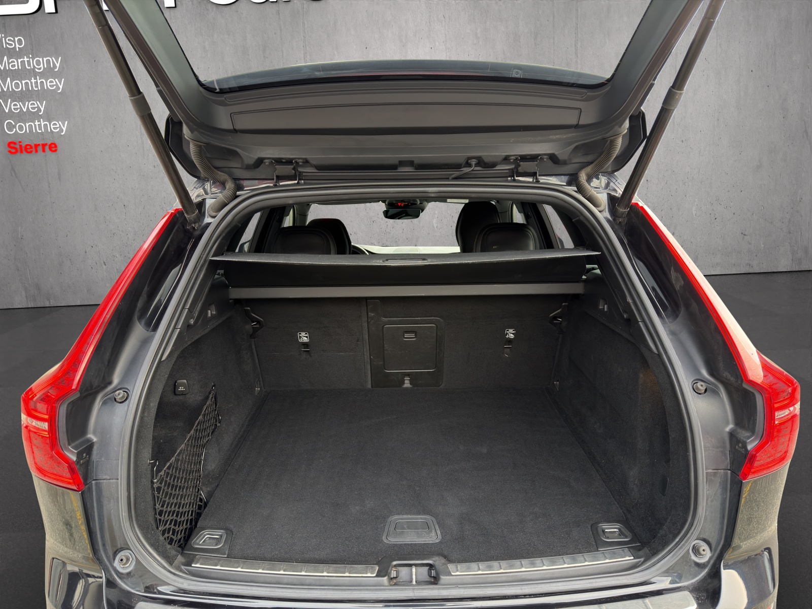 VOLVO XC60 B6 Benzin Mild Hybrid AWD R-Design Geartronic-image-13