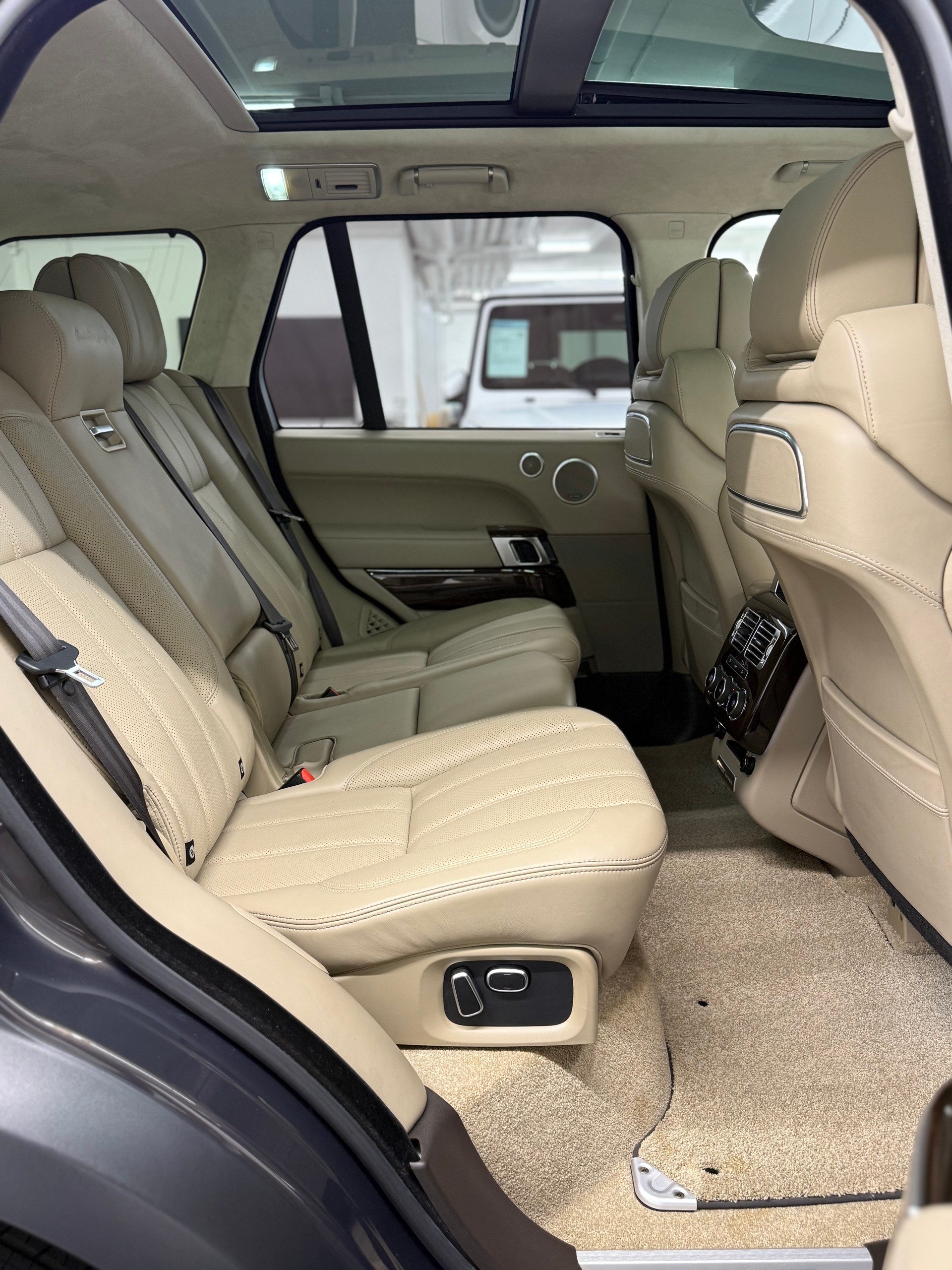 LAND ROVER Range Rover 5.0 V8 SVO Optik Autobiography-image-27