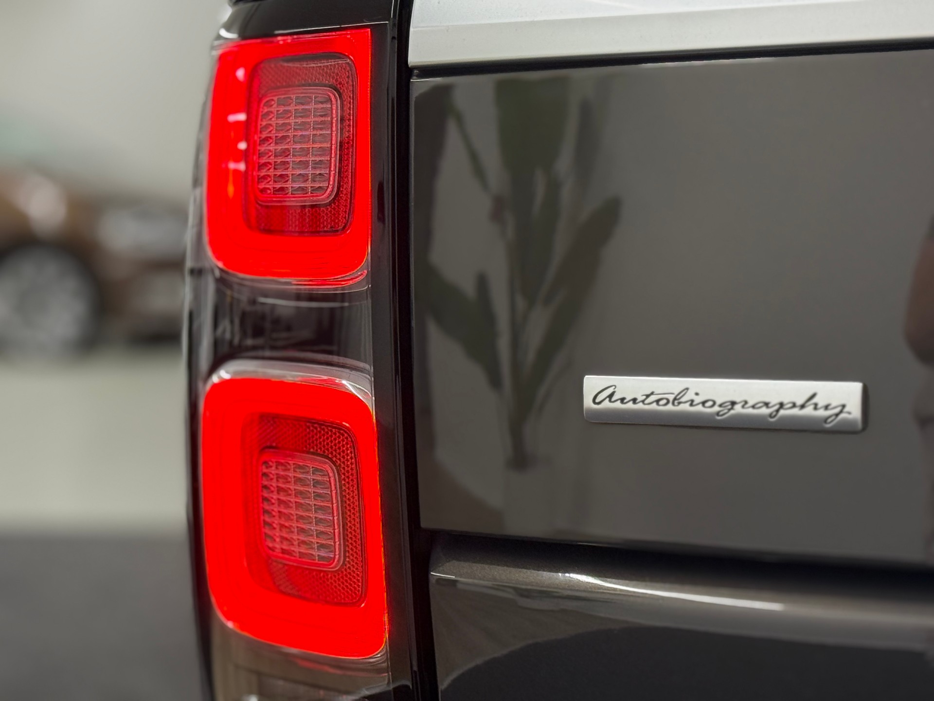 LAND ROVER Range Rover 5.0 V8 SVO Optik Autobiography-image-9