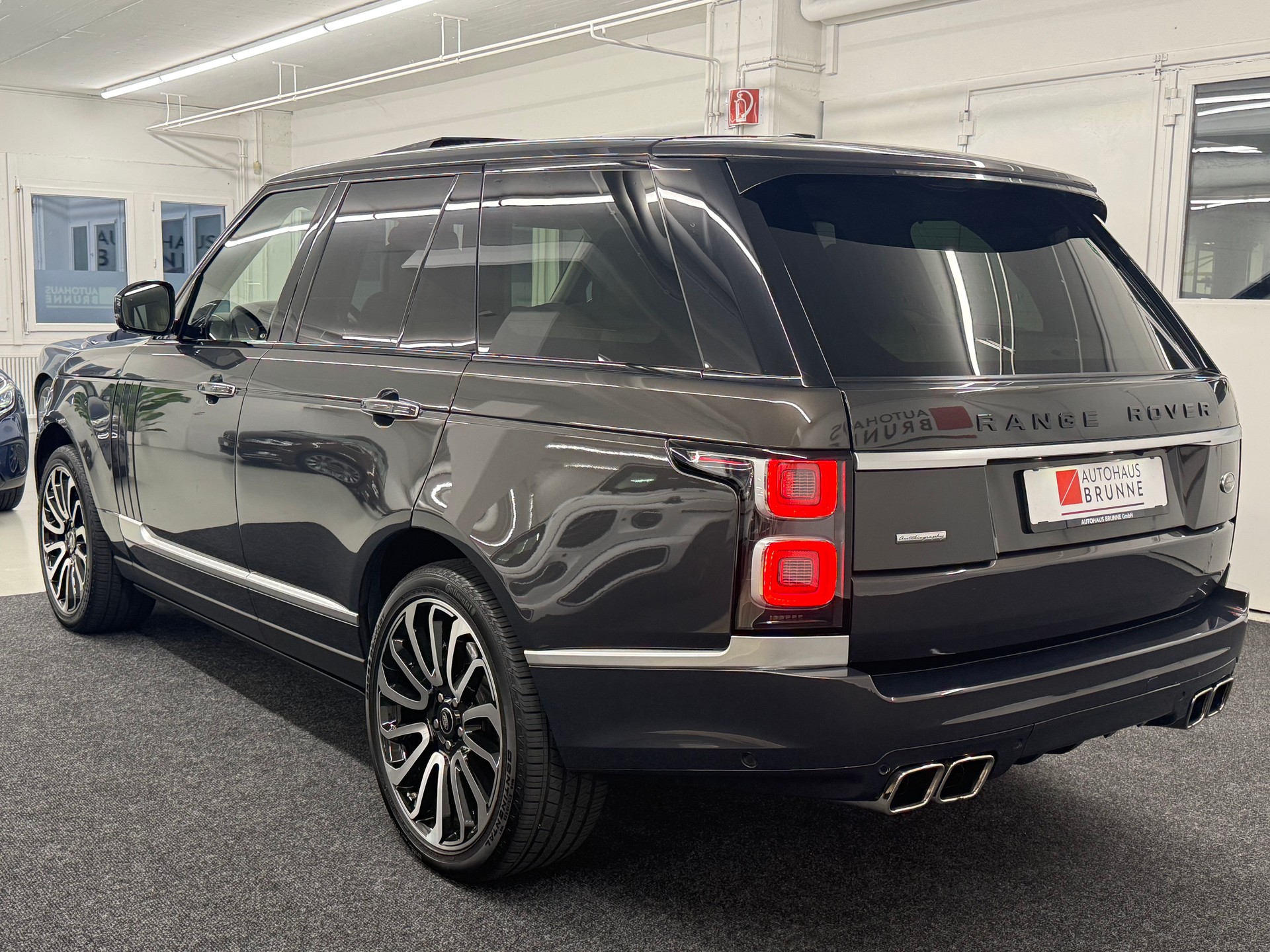 LAND ROVER Range Rover 5.0 V8 SVO Optik Autobiography-image-7