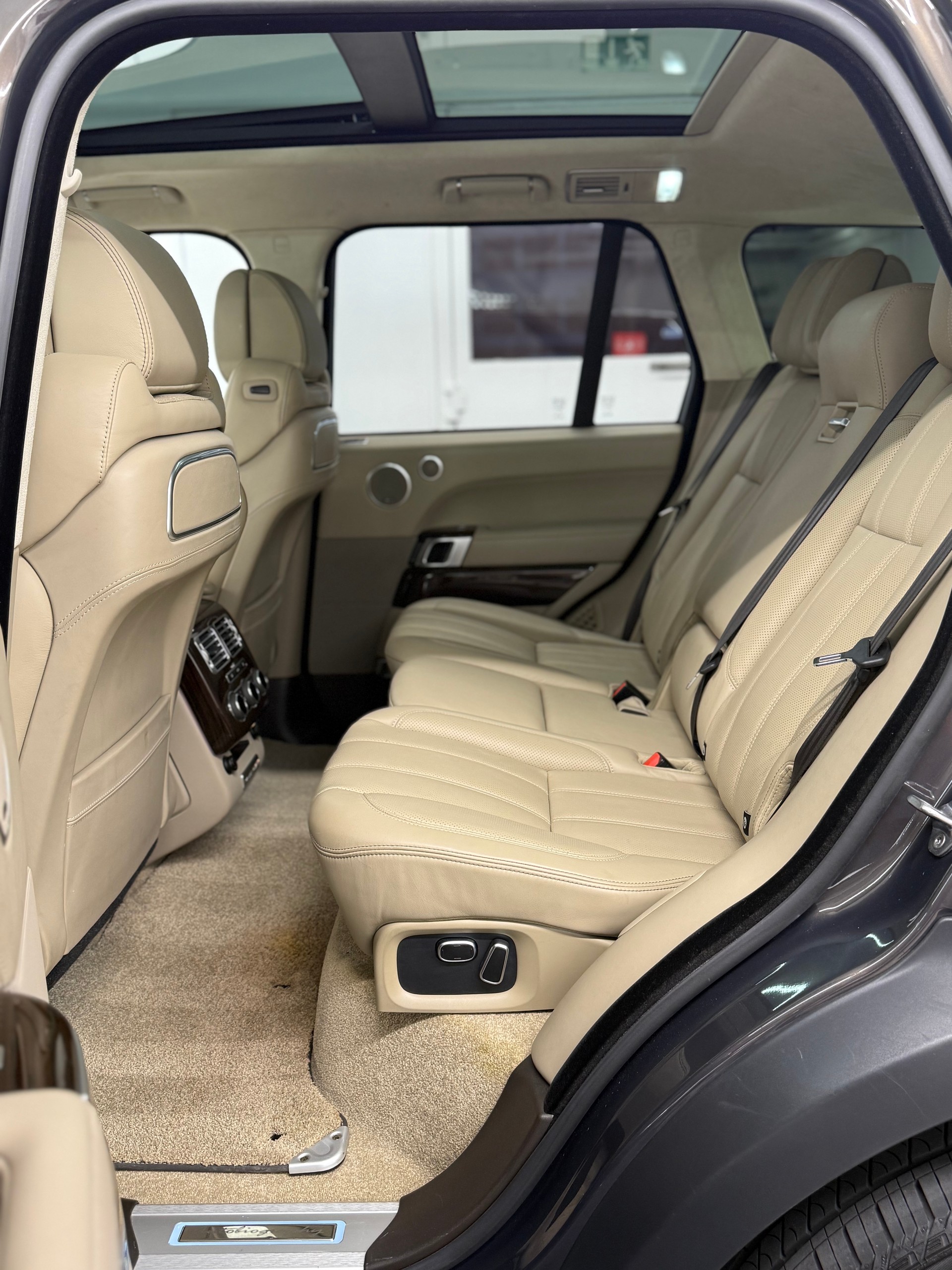 LAND ROVER Range Rover 5.0 V8 SVO Optik Autobiography-image-28