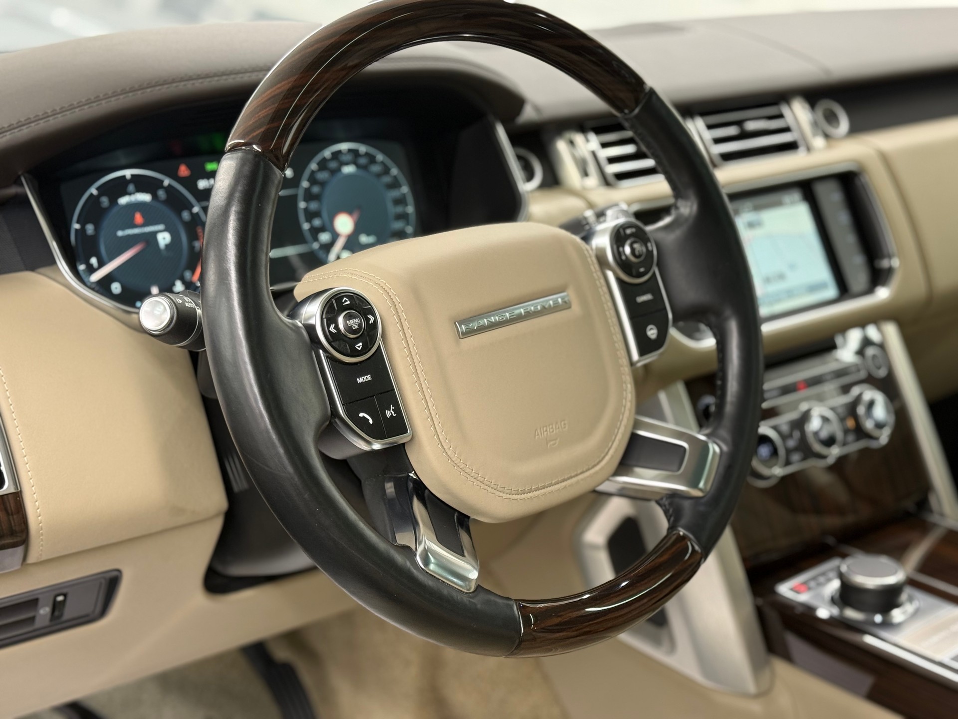 LAND ROVER Range Rover 5.0 V8 SVO Optik Autobiography-image-14