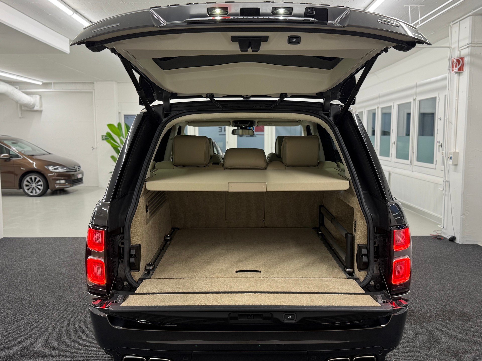 LAND ROVER Range Rover 5.0 V8 SVO Optik Autobiography-image-6