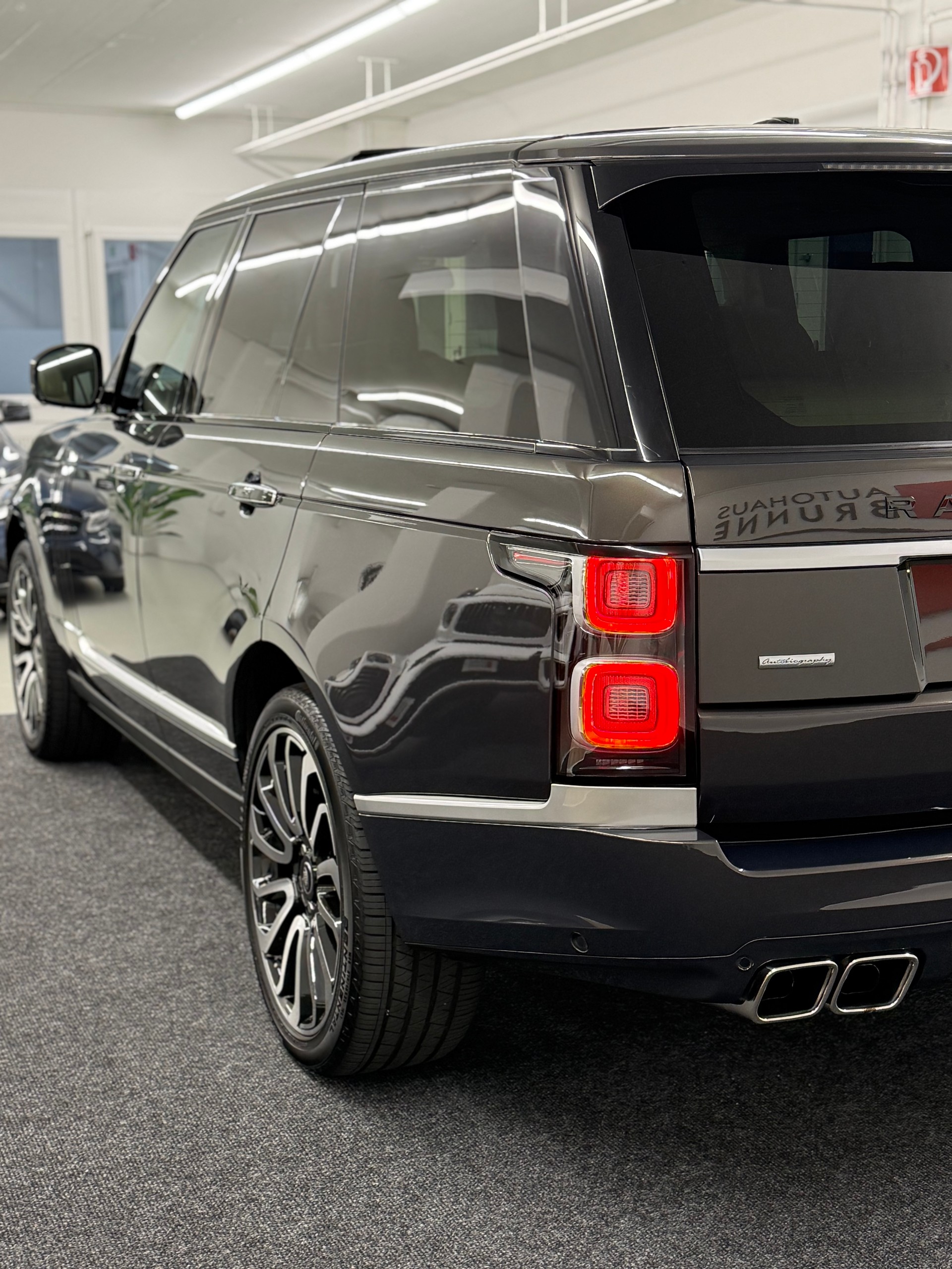 LAND ROVER Range Rover 5.0 V8 SVO Optik Autobiography-image-8