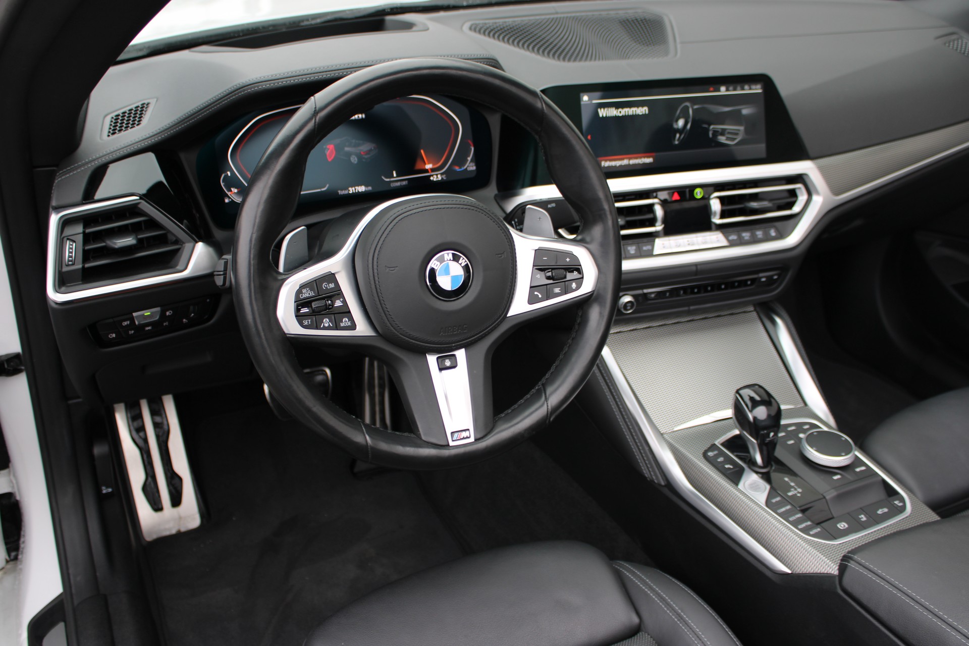 BMW M440i xDrive 48V Cabrio-image-8