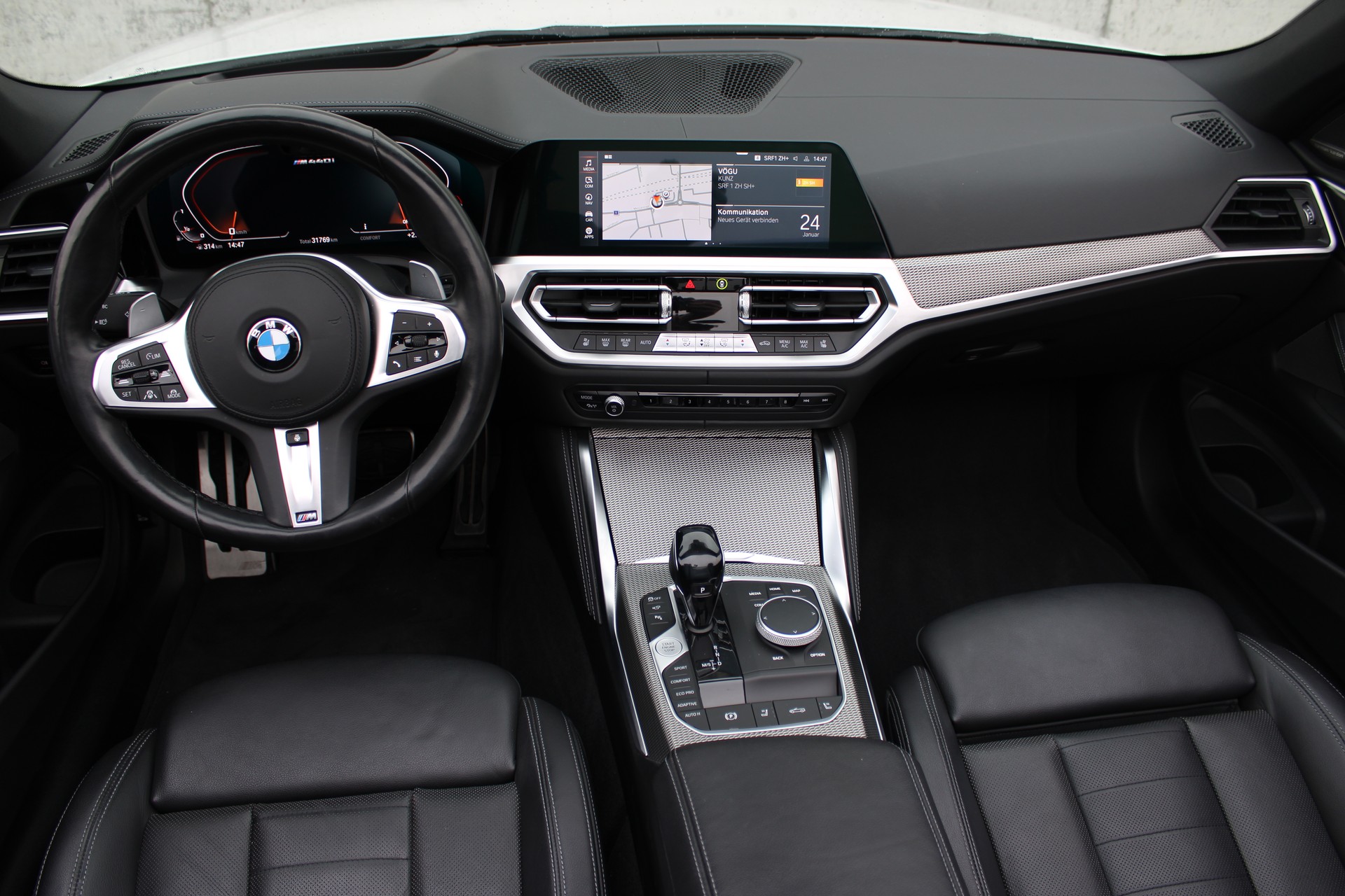 BMW M440i xDrive 48V Cabrio-image-14