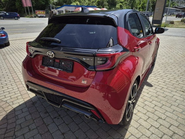 TOYOTA Yaris 1.5 GR Sport e-CVT-showroom-element-3