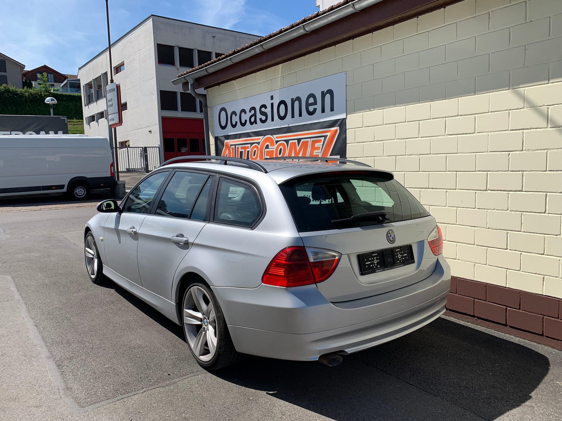 BMW d Touring Sport-showroom-element-2