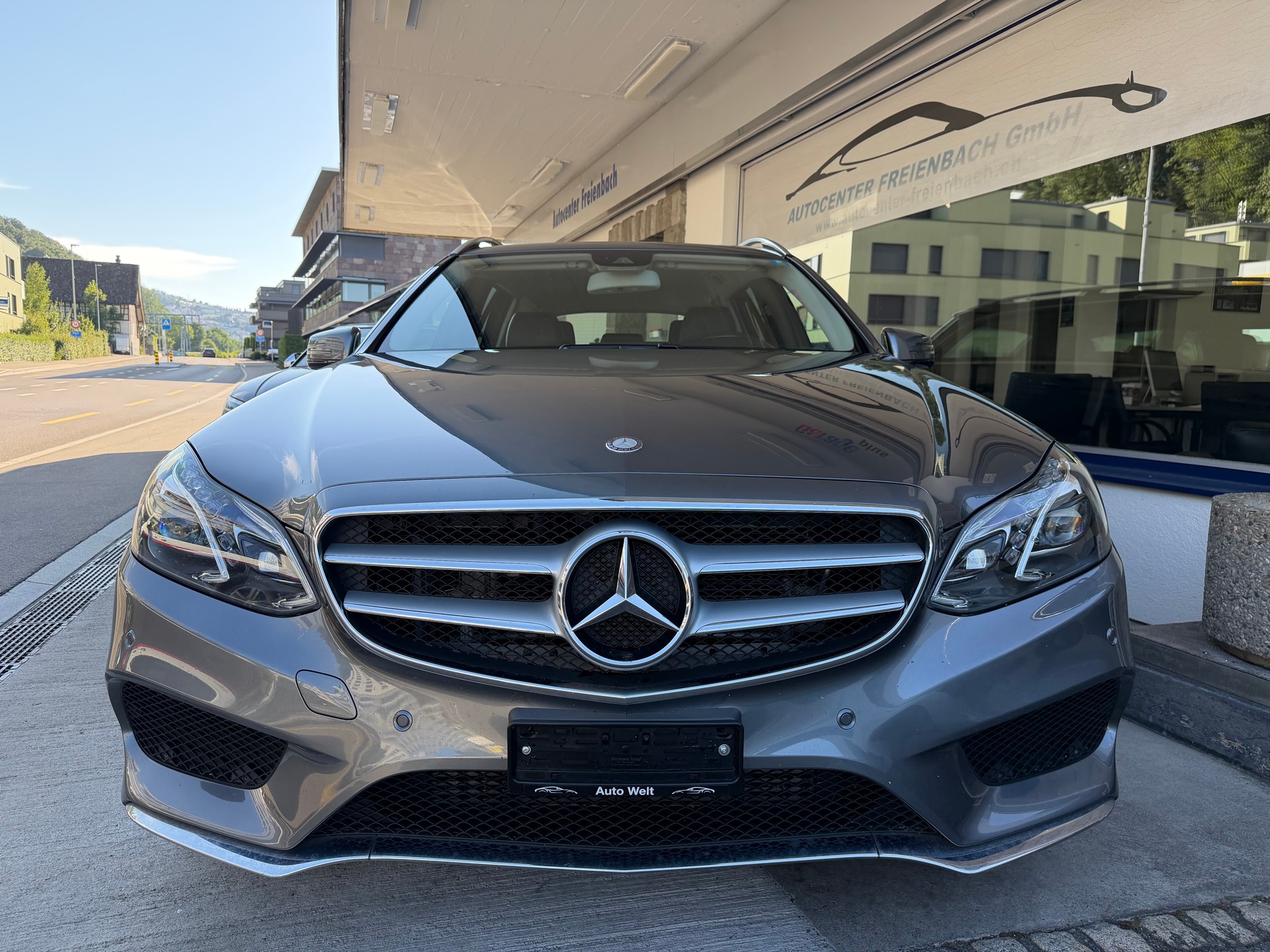MERCEDES-BENZ E 350 BlueTEC 4Matic 7G-Tronic-showroom-element-1