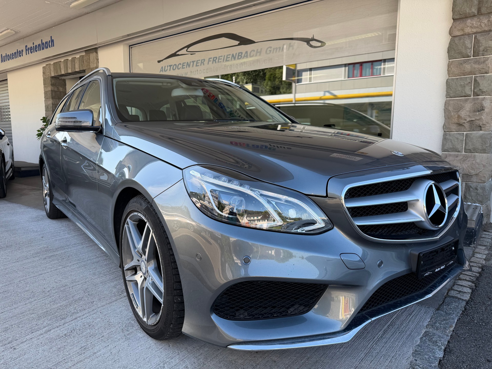 MERCEDES-BENZ E 350 BlueTEC 4Matic 7G-Tronic-showroom-element-2