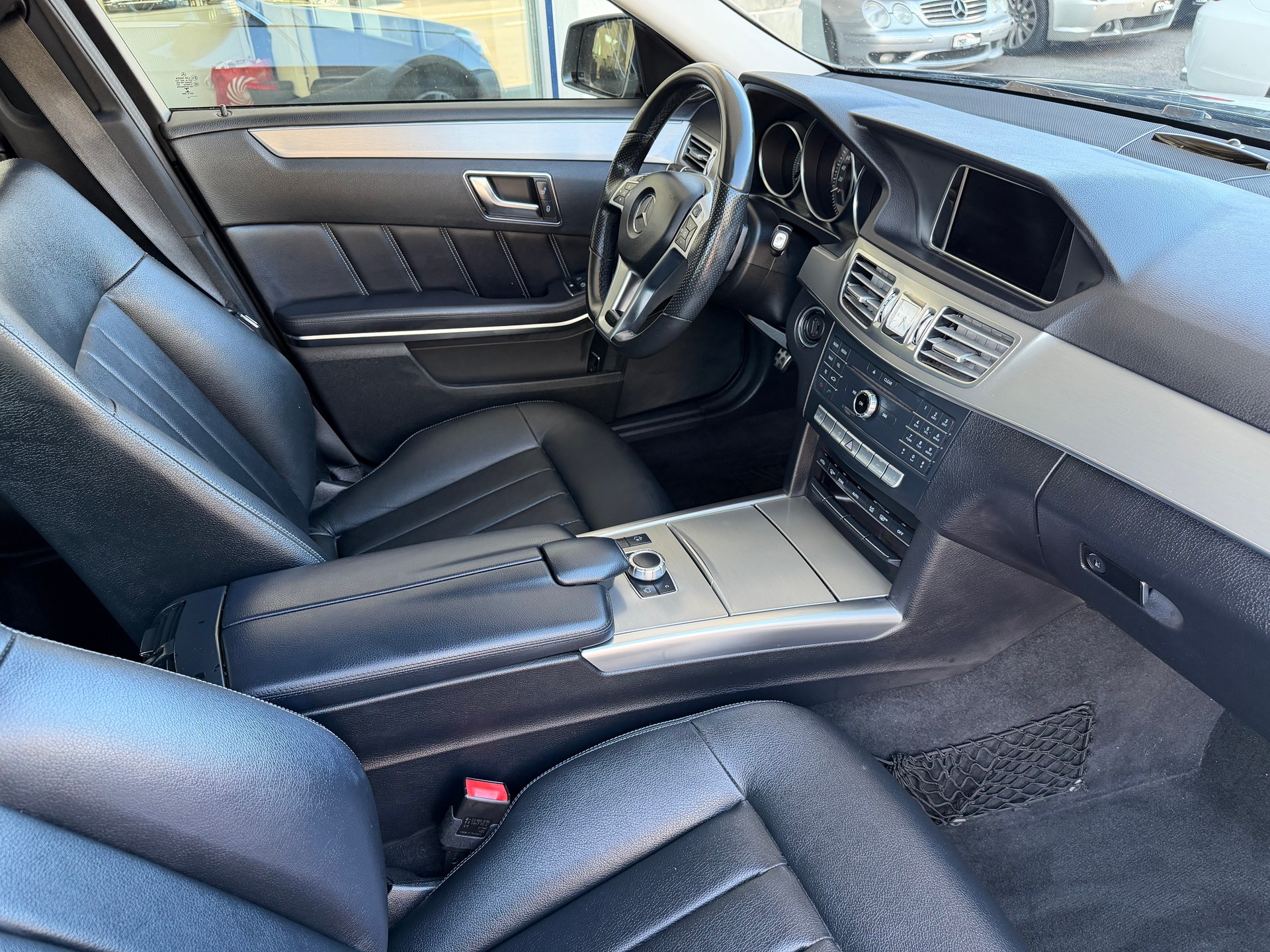 MERCEDES-BENZ E 350 BlueTEC 4Matic 7G-Tronic-image-9