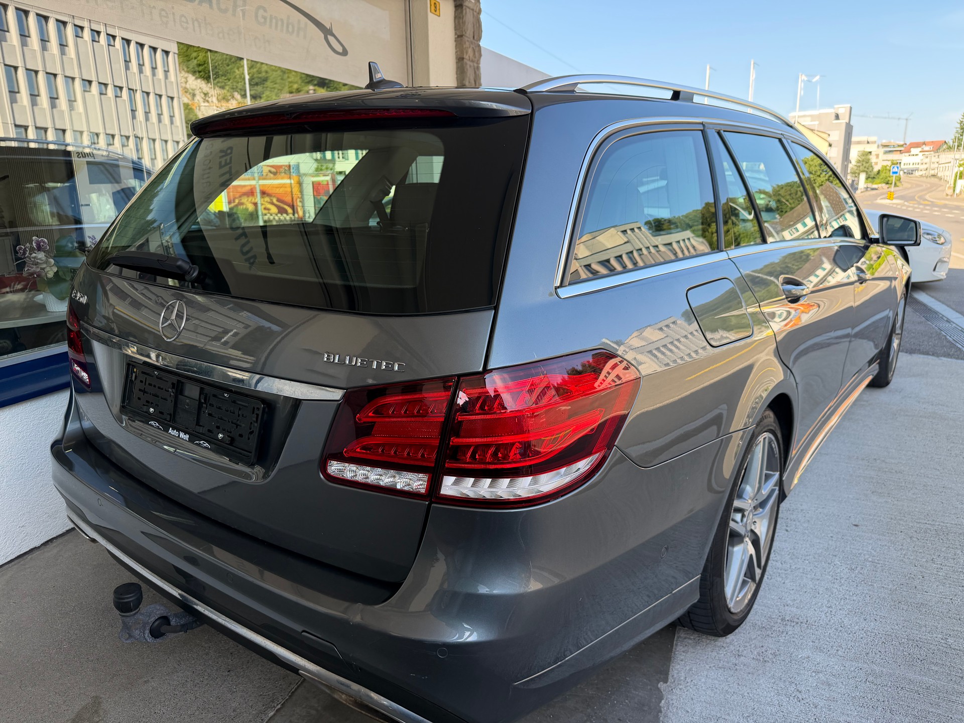 MERCEDES-BENZ E 350 BlueTEC 4Matic 7G-Tronic-image-4
