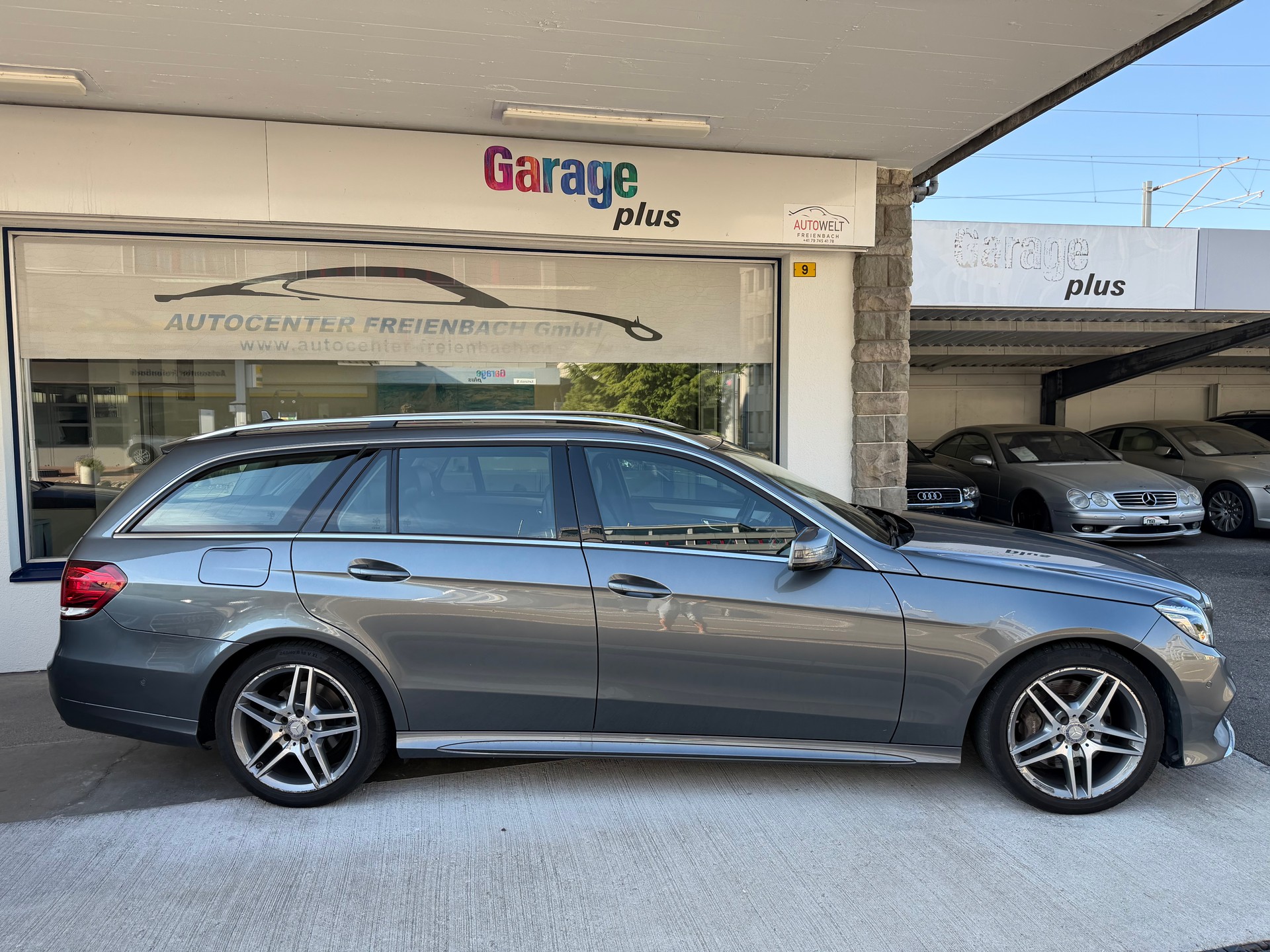 MERCEDES-BENZ E 350 BlueTEC 4Matic 7G-Tronic-showroom-element-3