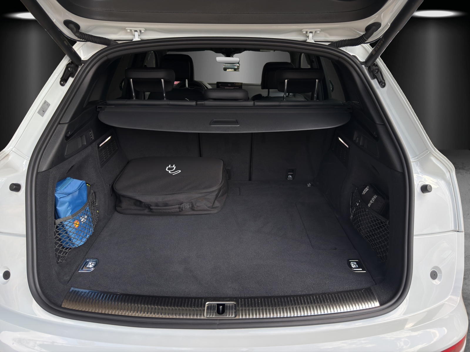 AUDI Q5 50 TFSI e PHEV Black Edition quattro S-tronic-image-6