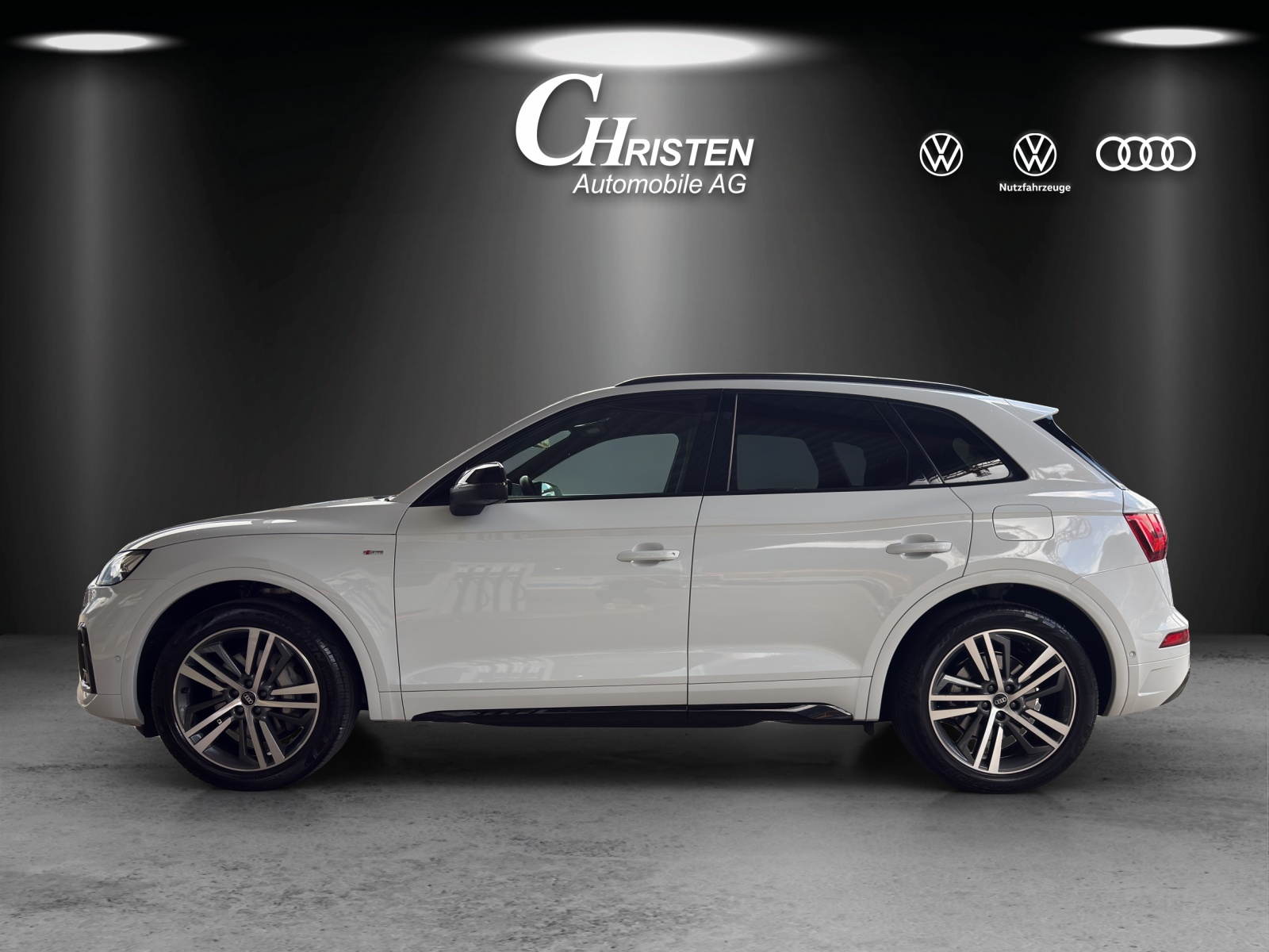 AUDI Q5 50 TFSI e PHEV Black Edition quattro S-tronic-image-1