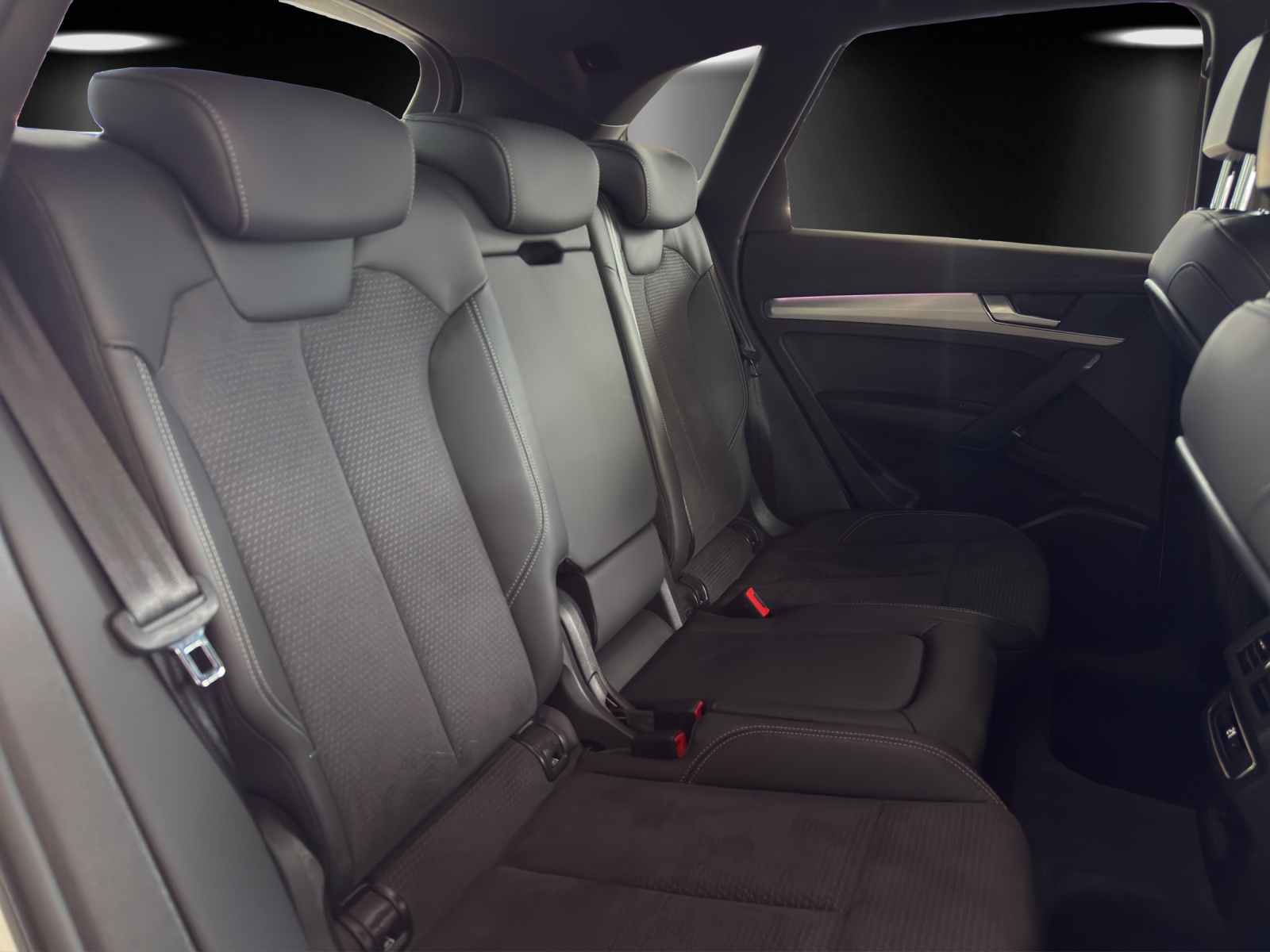 AUDI Q5 50 TFSI e PHEV Black Edition quattro S-tronic-image-7