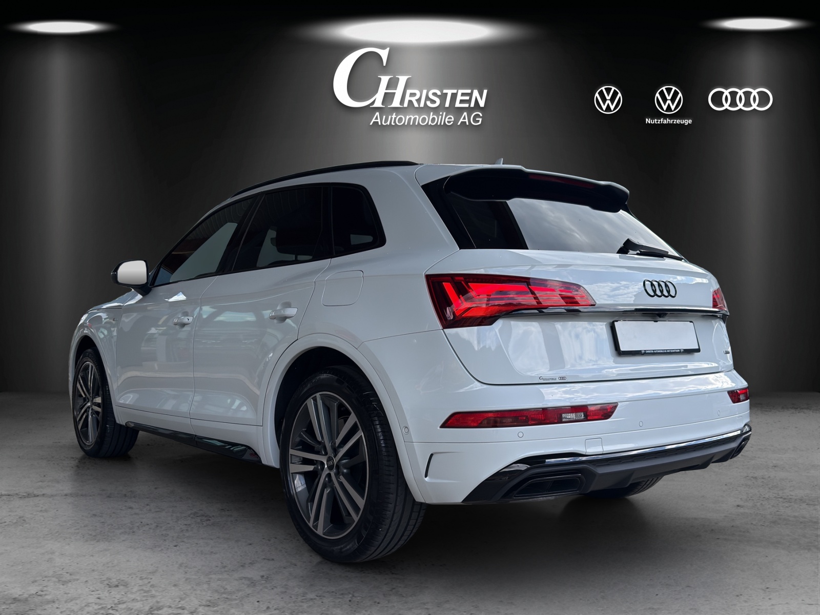 AUDI Q5 50 TFSI e PHEV Black Edition quattro S-tronic-showroom-element-3