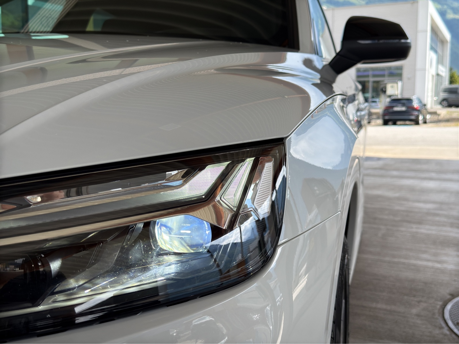 AUDI Q5 50 TFSI e PHEV Black Edition quattro S-tronic-image-16