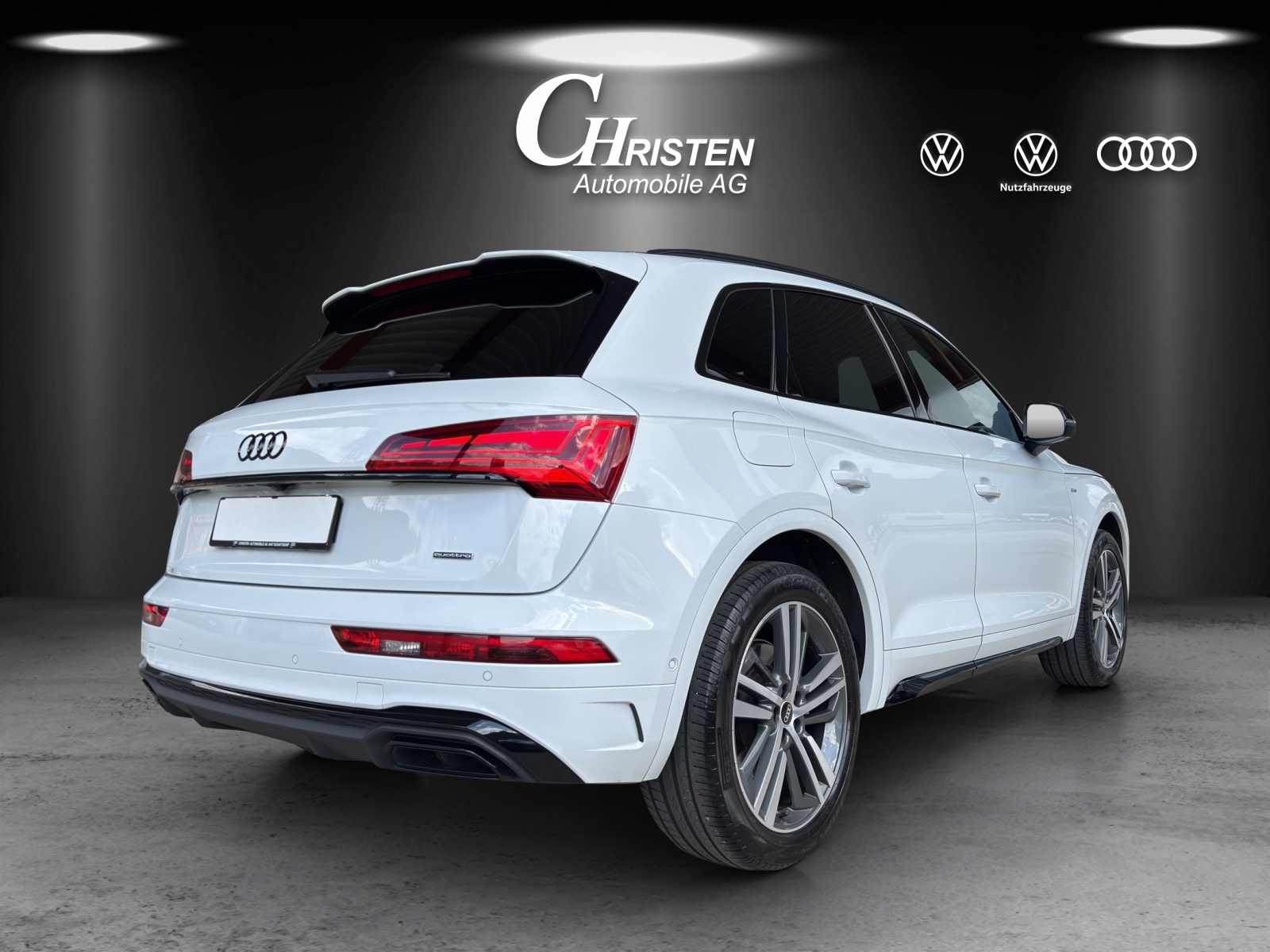 AUDI Q5 50 TFSI e PHEV Black Edition quattro S-tronic-image-5