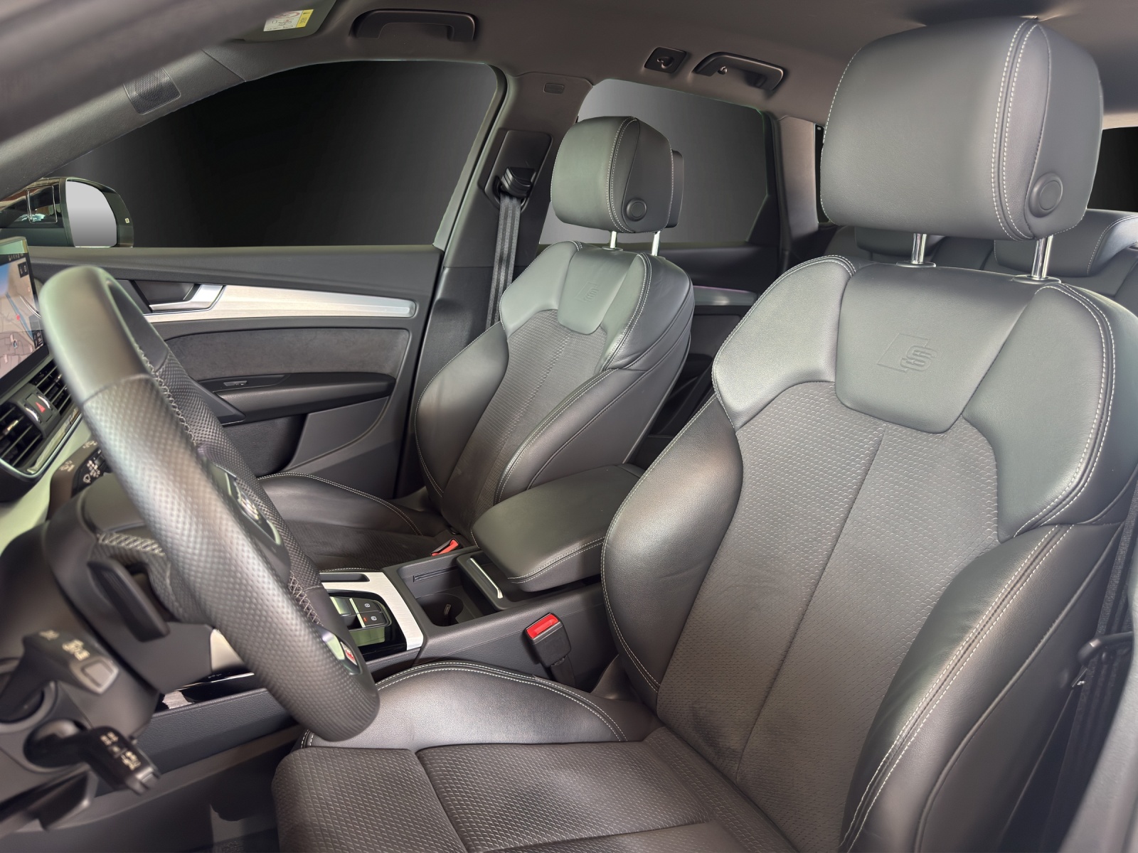 AUDI Q5 50 TFSI e PHEV Black Edition quattro S-tronic-image-9