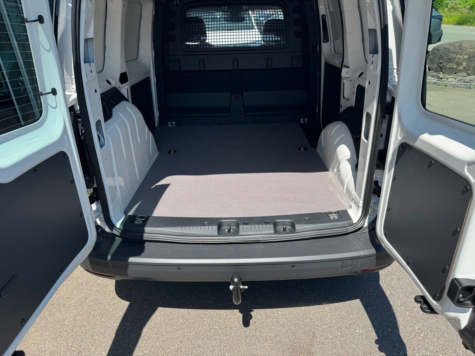 VW Caddy Cargo 2.0TDI Entry-image-4