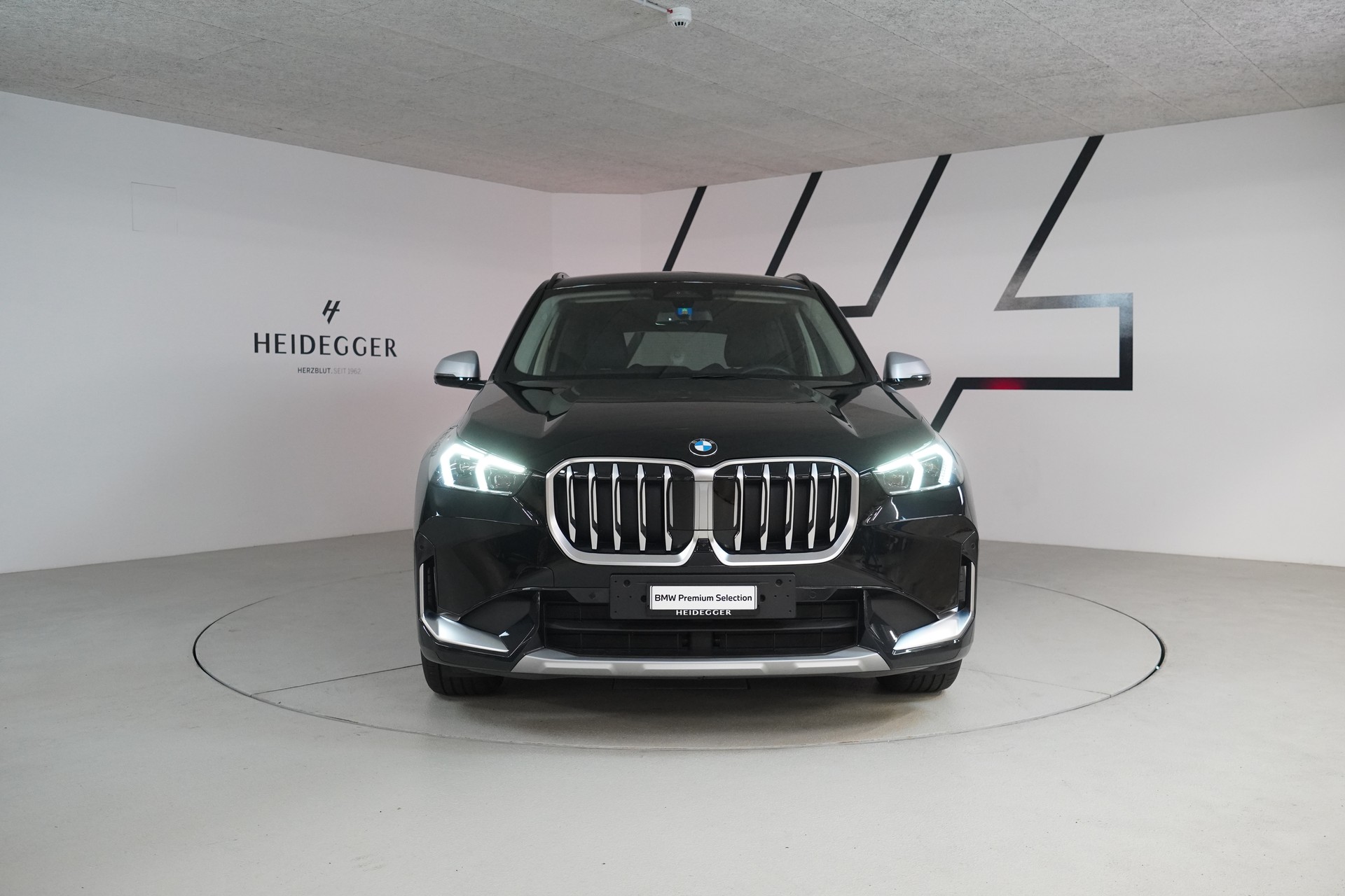 BMW X1 xDrive 23d 48V xLine-showroom-element-1