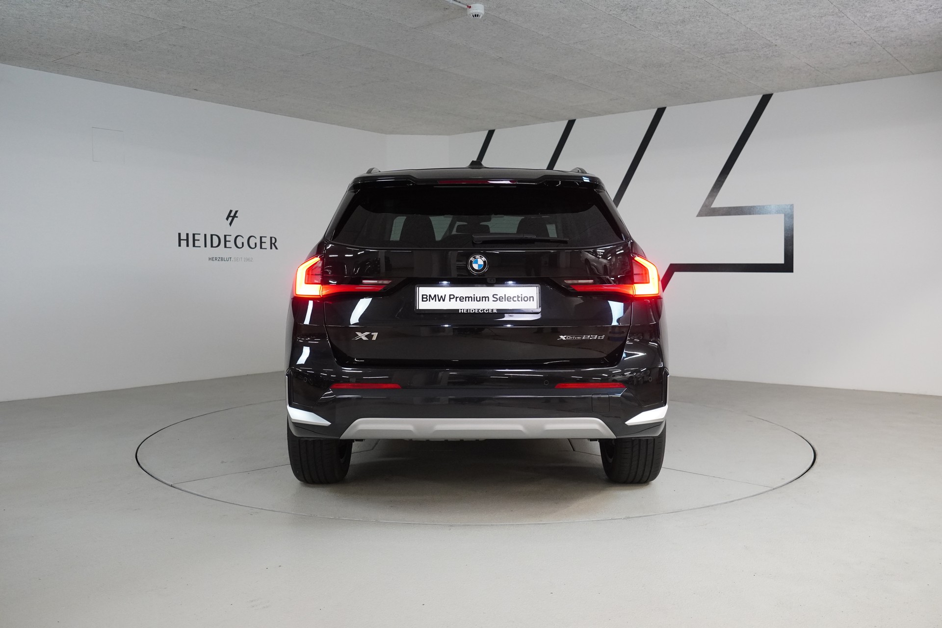 BMW X1 xDrive 23d 48V xLine-image-5