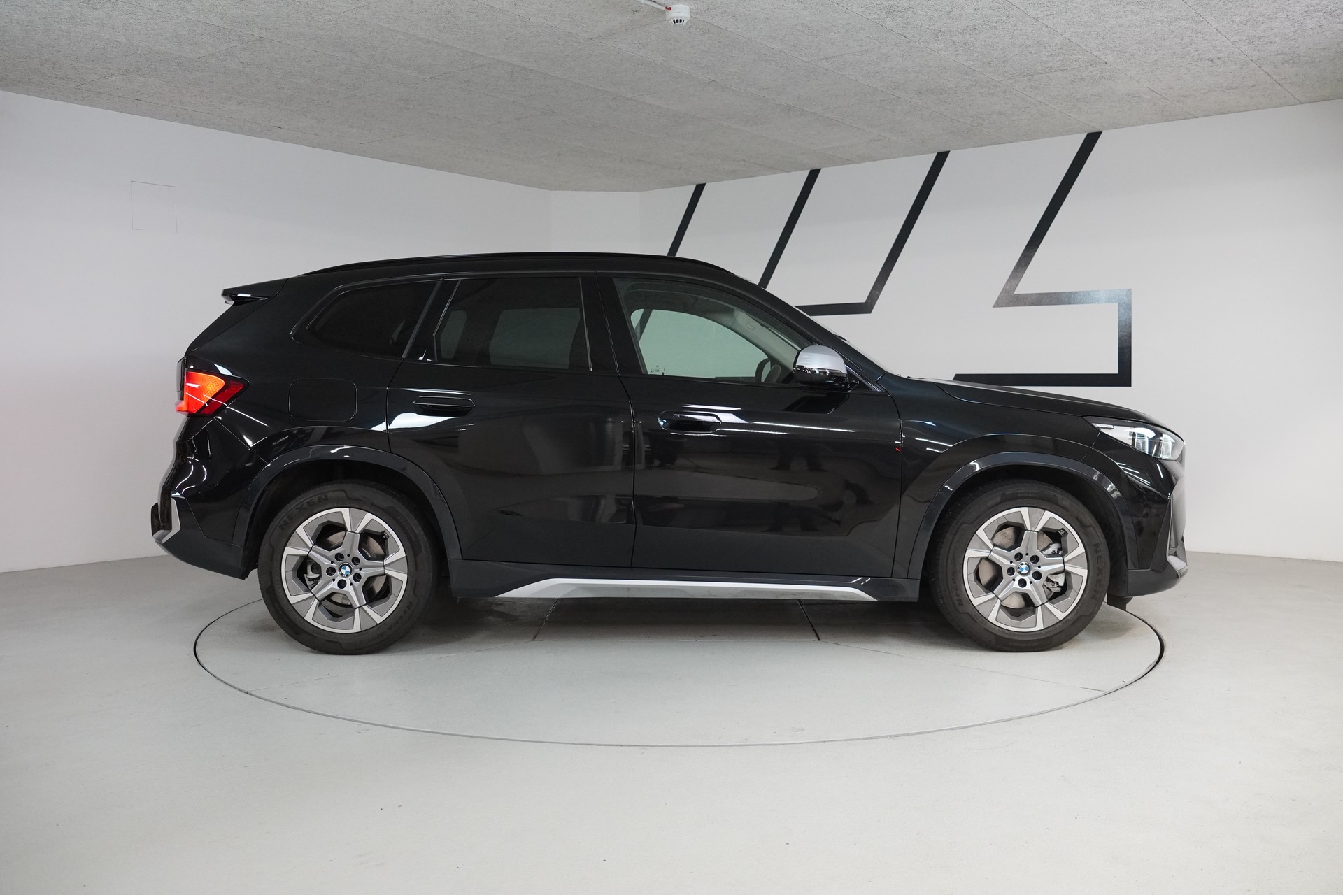 BMW X1 xDrive 23d 48V xLine-image-7