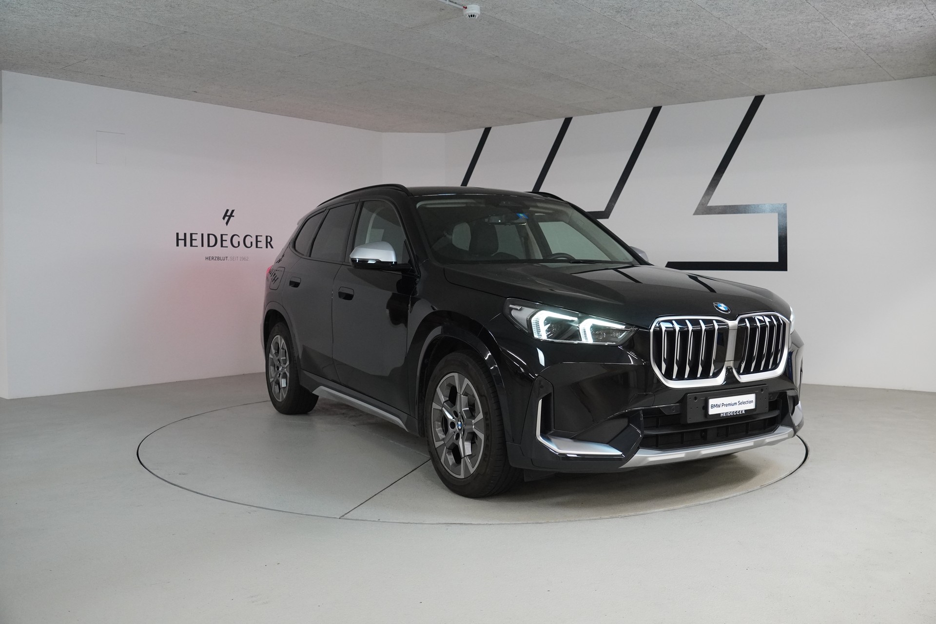 BMW X1 xDrive 23d 48V xLine-showroom-element-2