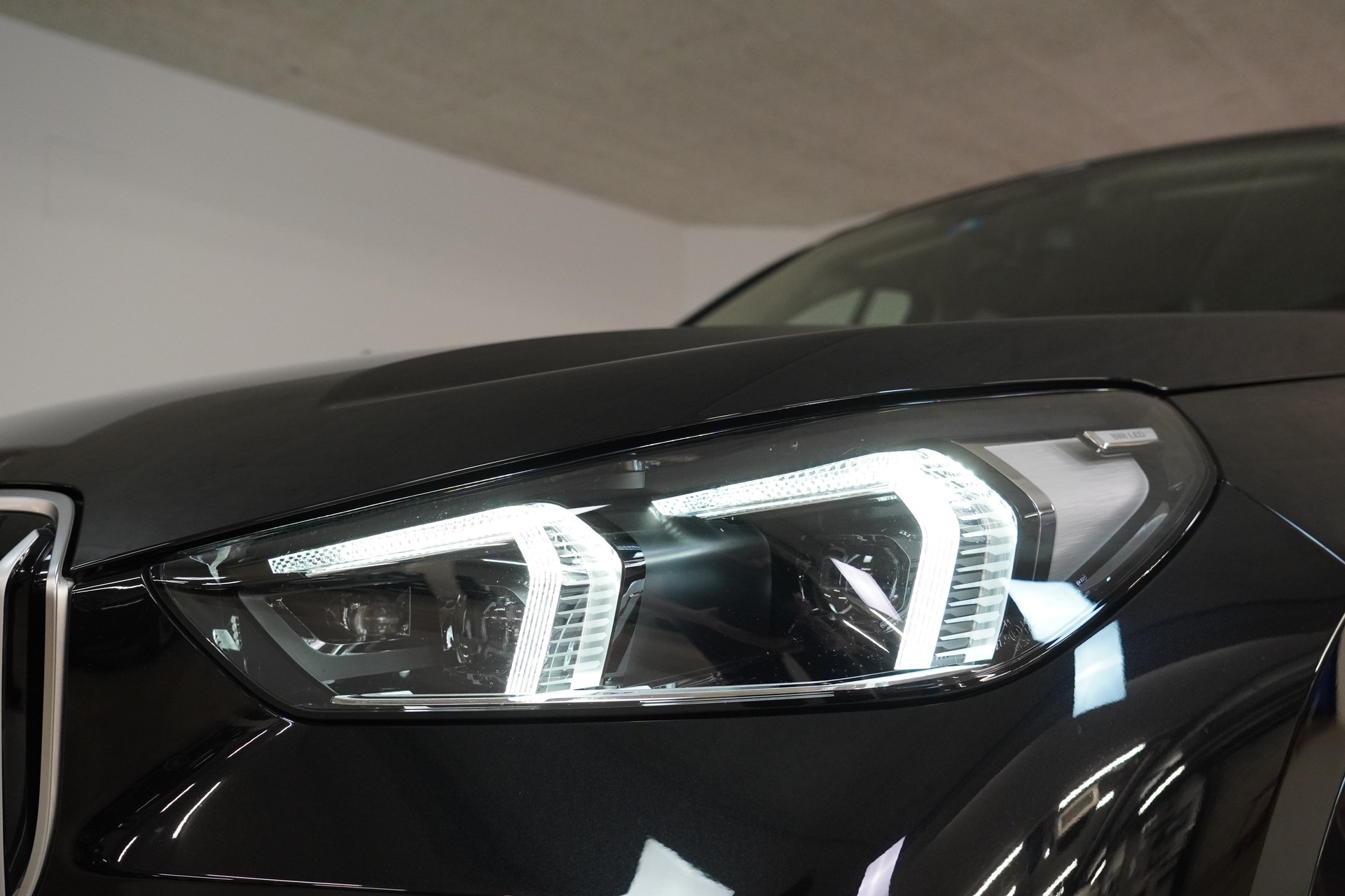 BMW X1 xDrive 23d 48V xLine-image-8