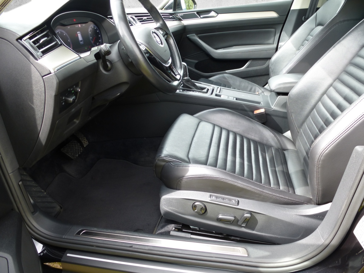 VW Passat Variant 2.0 TDI BMT High. DSG 4Motion-image-8
