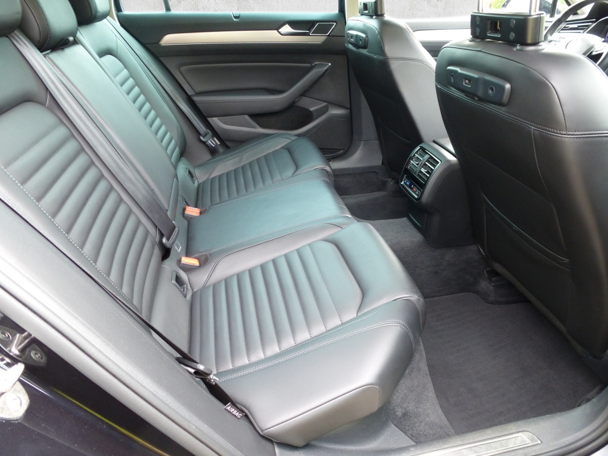 VW Passat Variant 2.0 TDI BMT High. DSG 4Motion-image-10