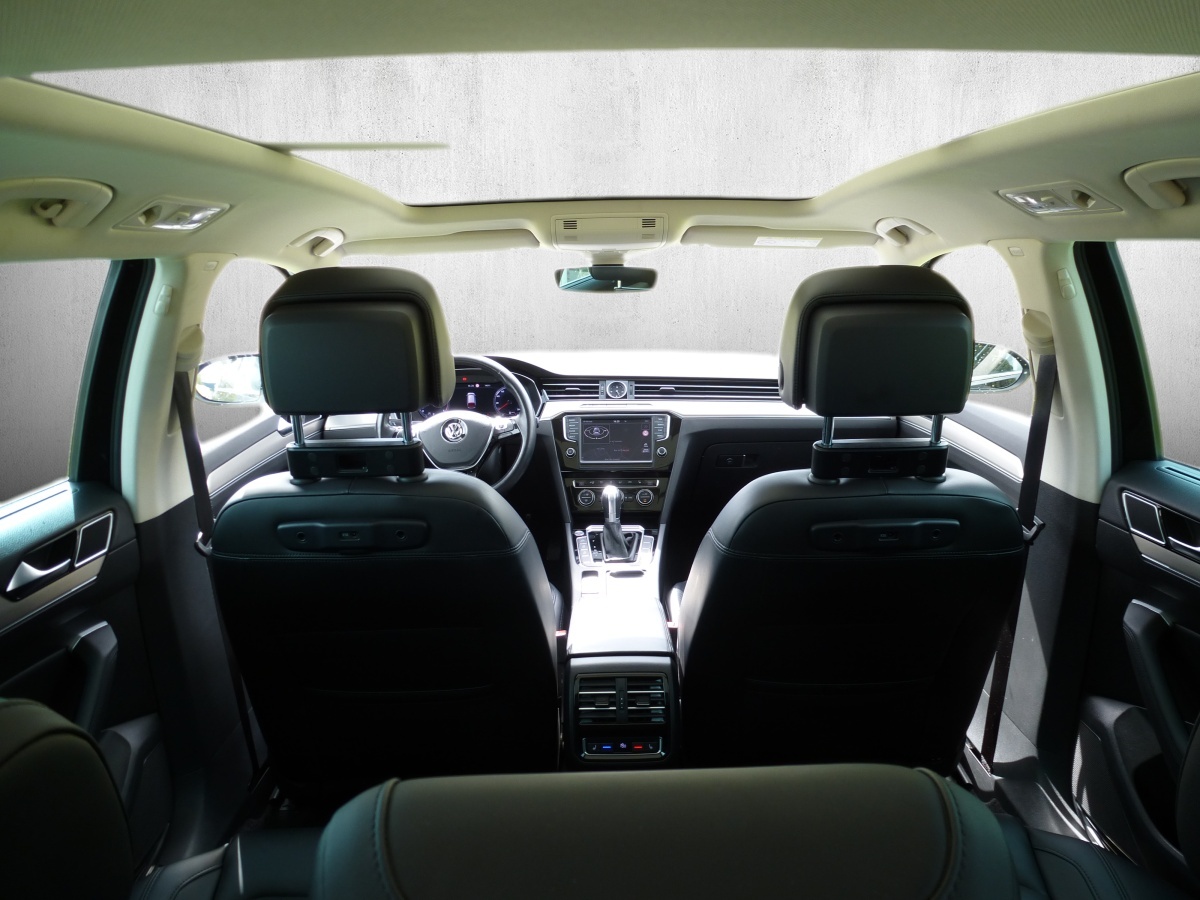 VW Passat Variant 2.0 TDI BMT High. DSG 4Motion-image-13