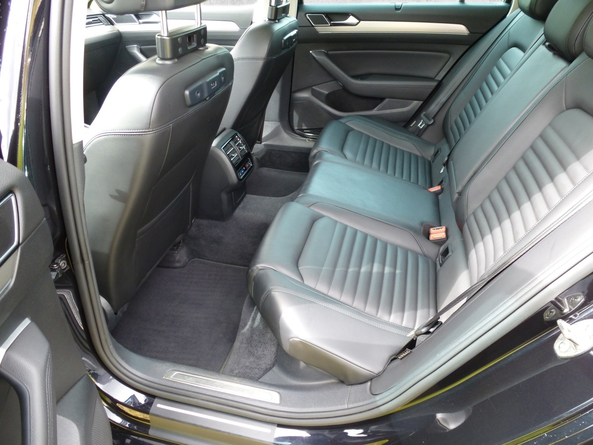 VW Passat Variant 2.0 TDI BMT High. DSG 4Motion-image-9
