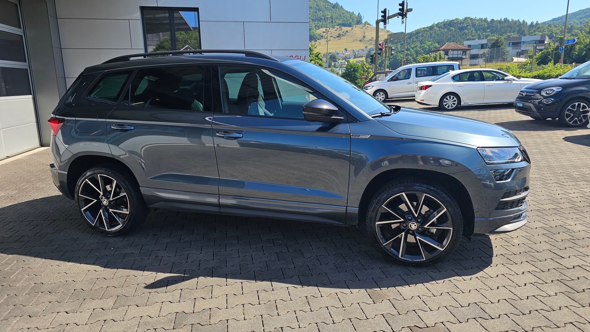 SKODA Karoq 1.5 TSI ACT SportLine DSG-showroom-element-3