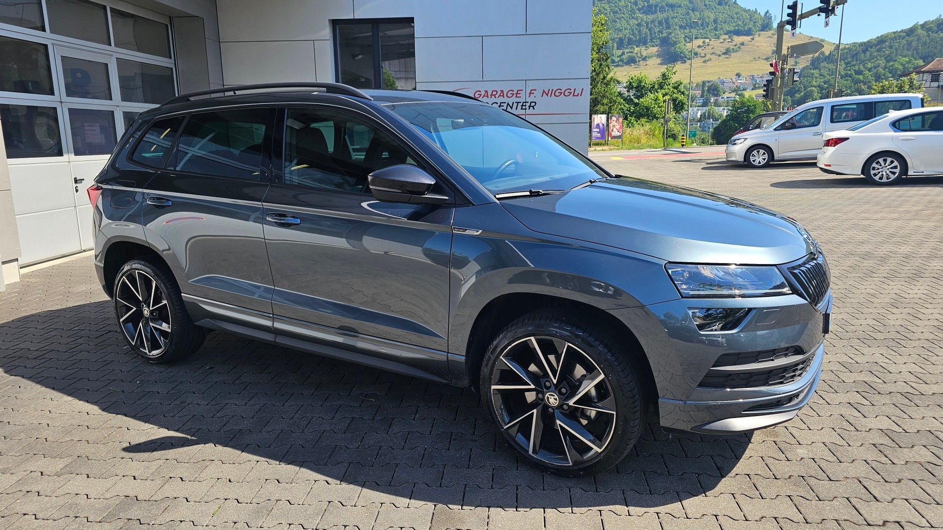 SKODA Karoq 1.5 TSI ACT SportLine DSG-showroom-element-2