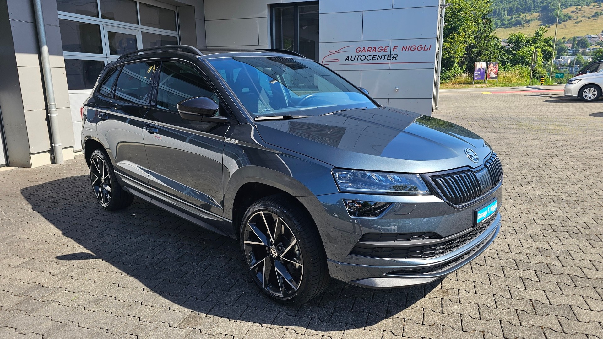 SKODA Karoq 1.5 TSI ACT SportLine DSG-showroom-element-1