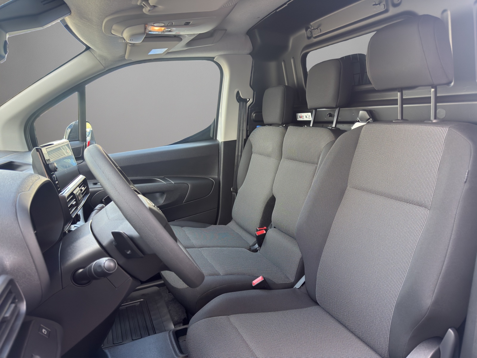 TOYOTA Proace City Van EV 50 kWh Comfort L1-image-21